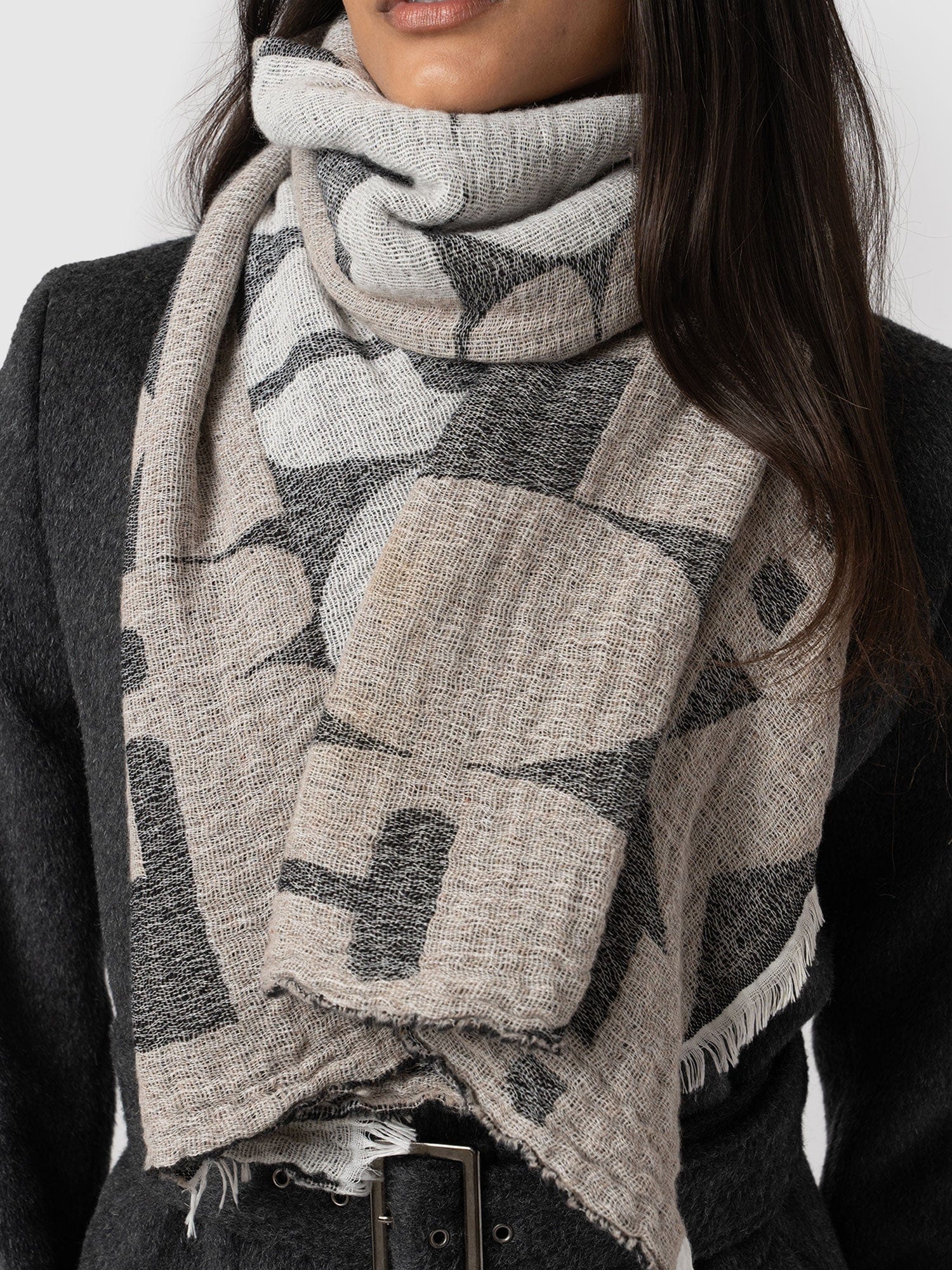 1-abstract-rock-scarf-black-cream-1.jpg