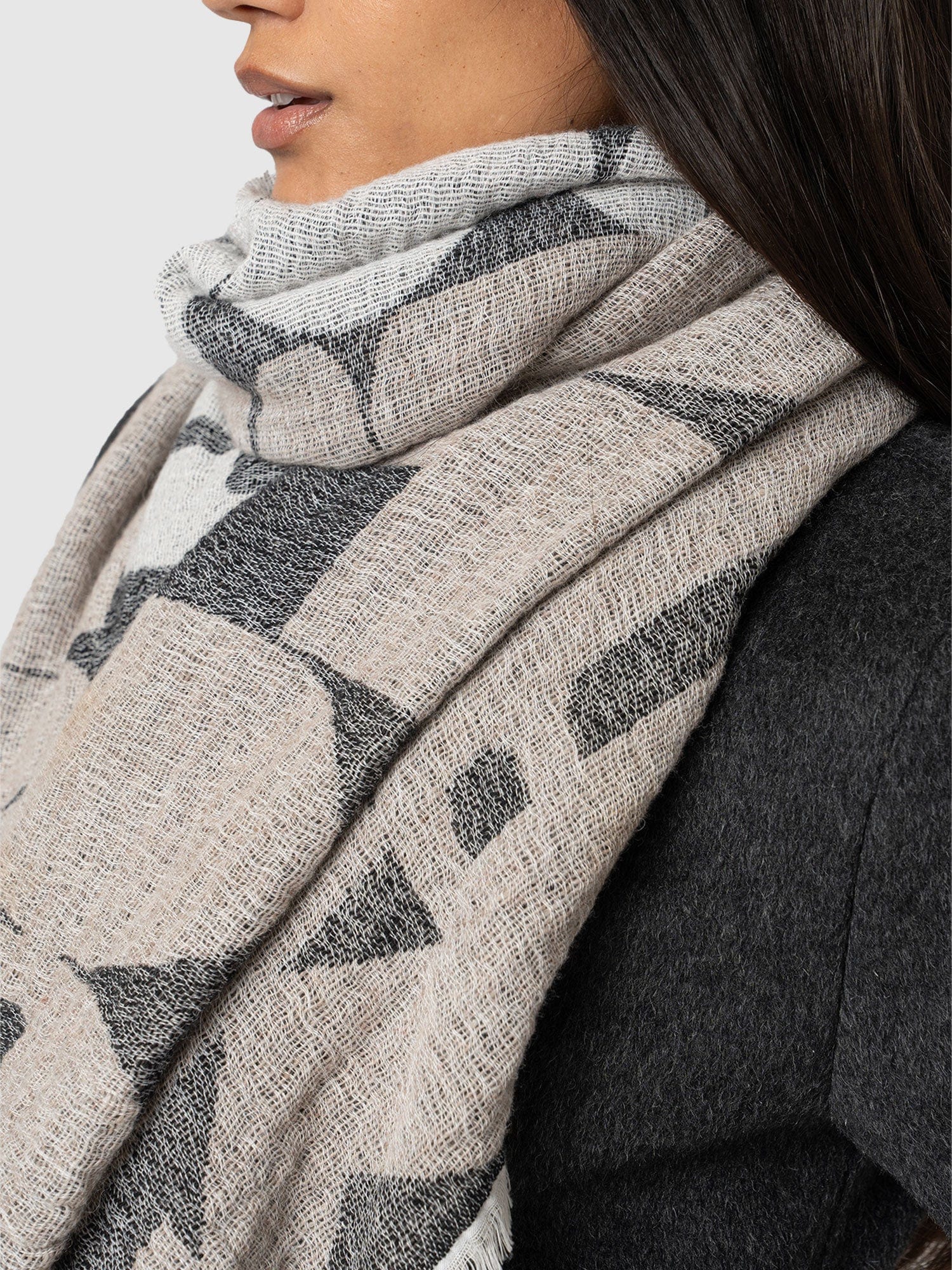 1-abstract-rock-scarf-black-cream-1.jpg