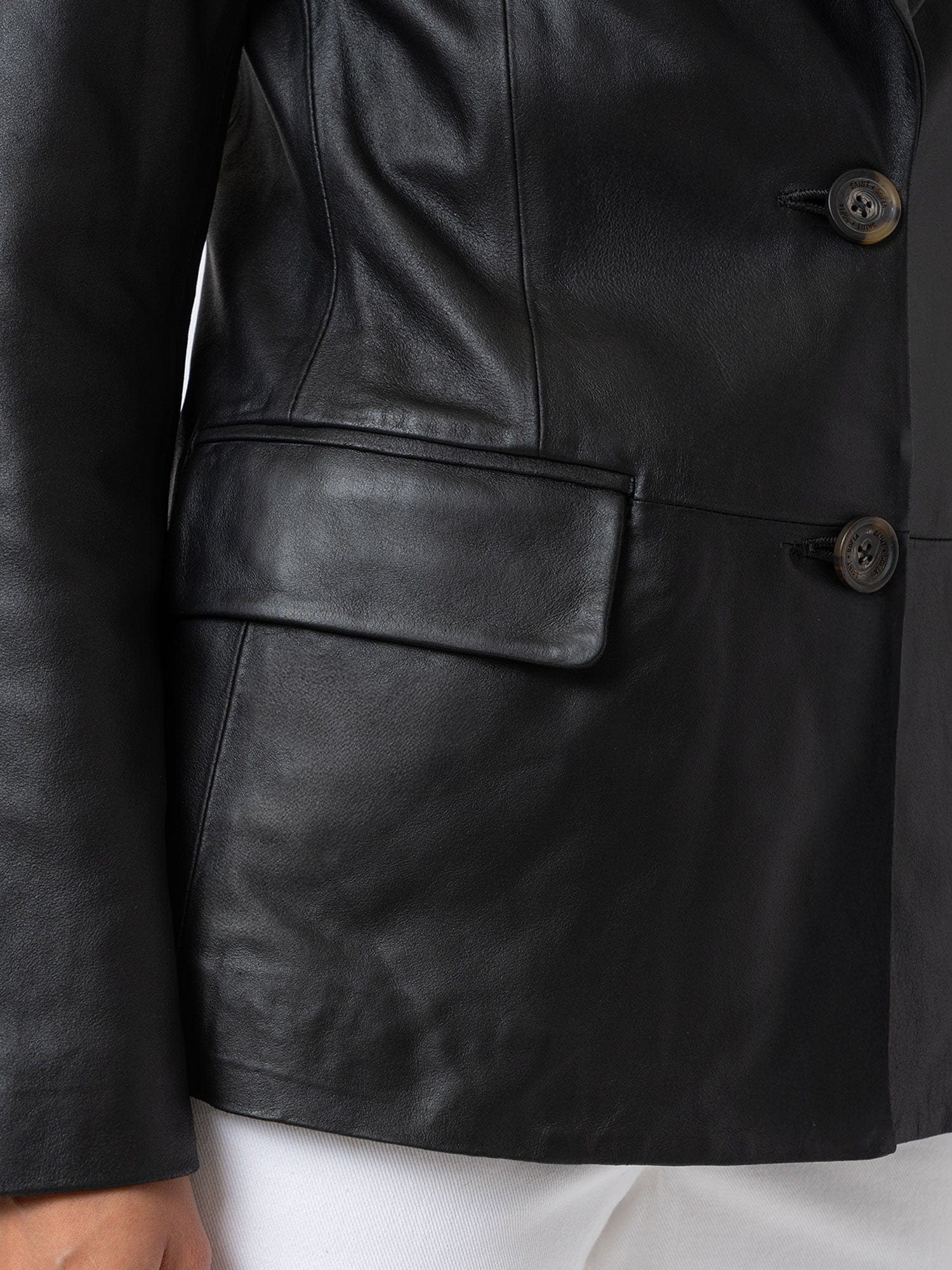1008-axel-single-breasted-blazer-black-leather-1.webp