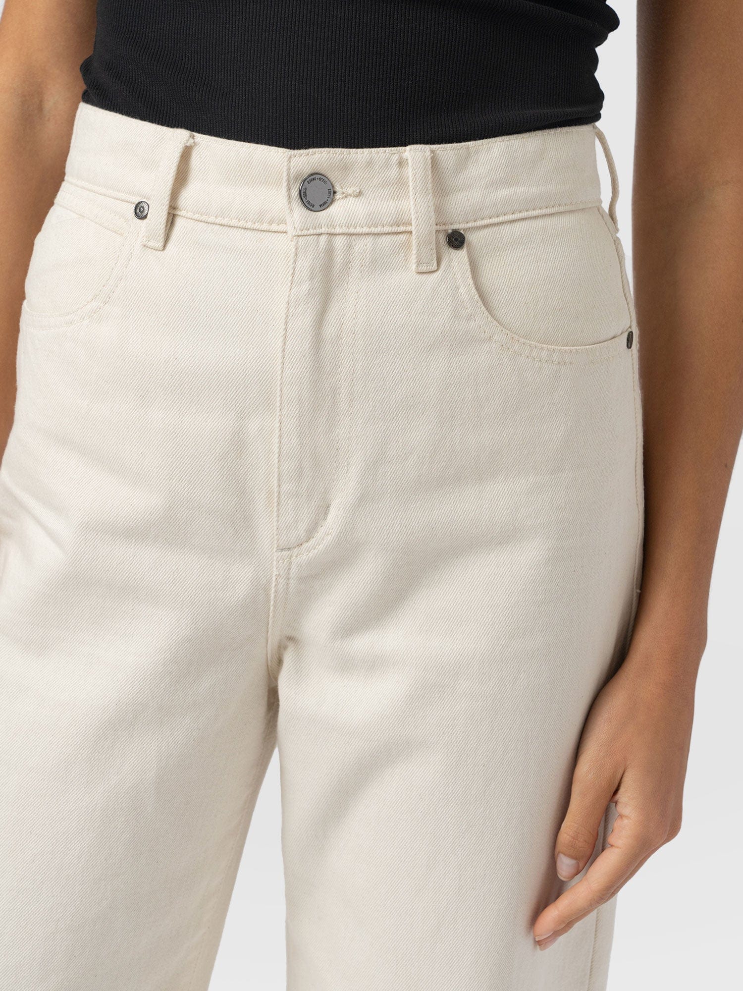 1034-barrel-leg-jean-cream-1.webp