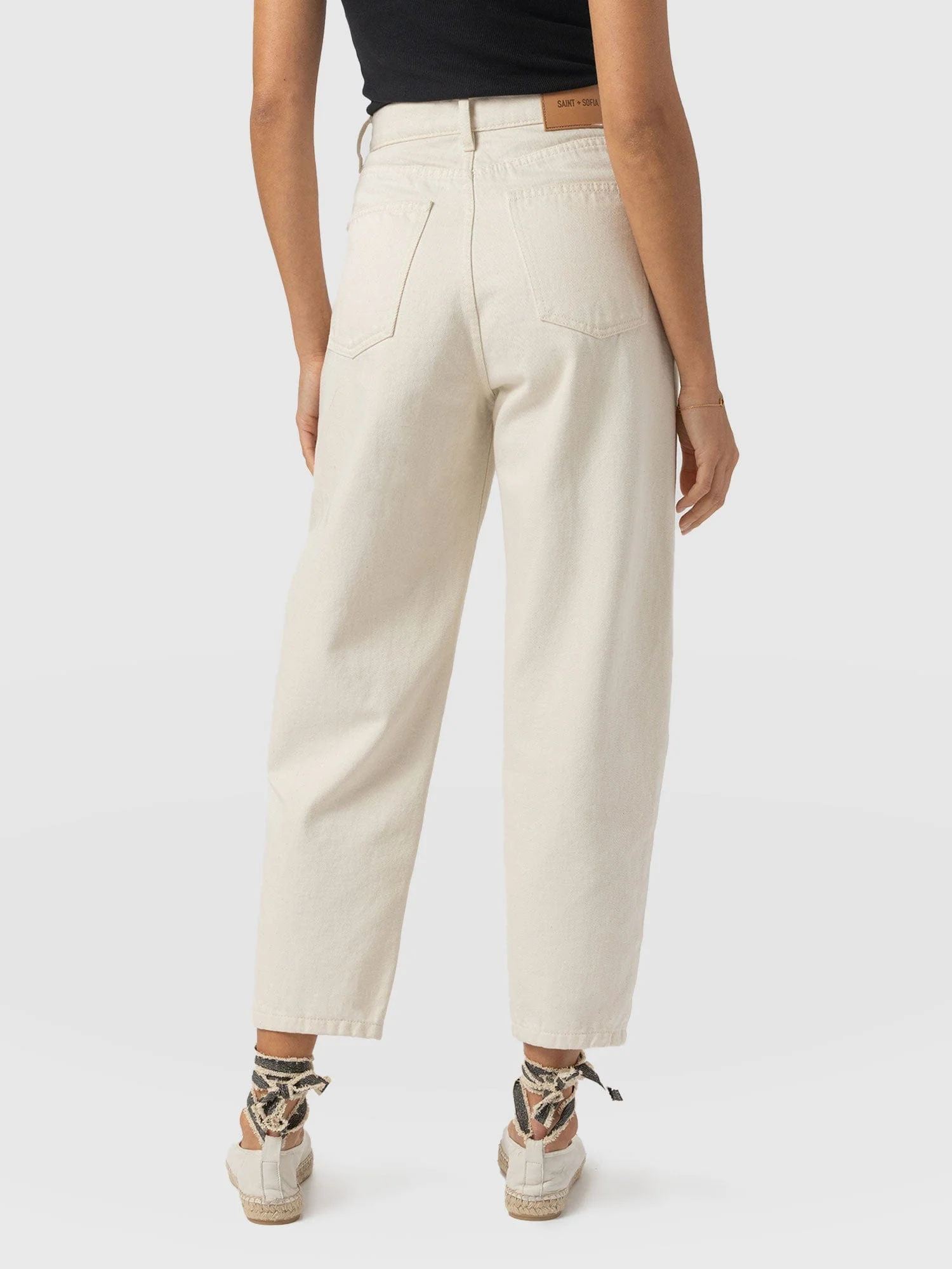 1034-barrel-leg-jean-cream-1.webp