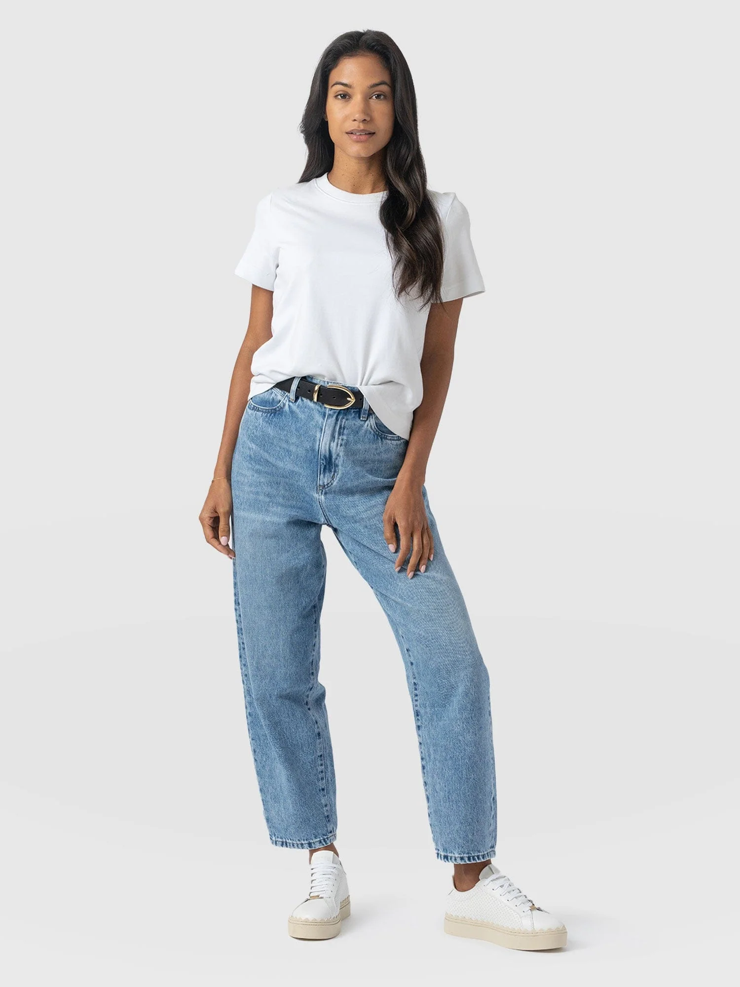 1044-barrel-leg-jean-mid-blue-1.webp