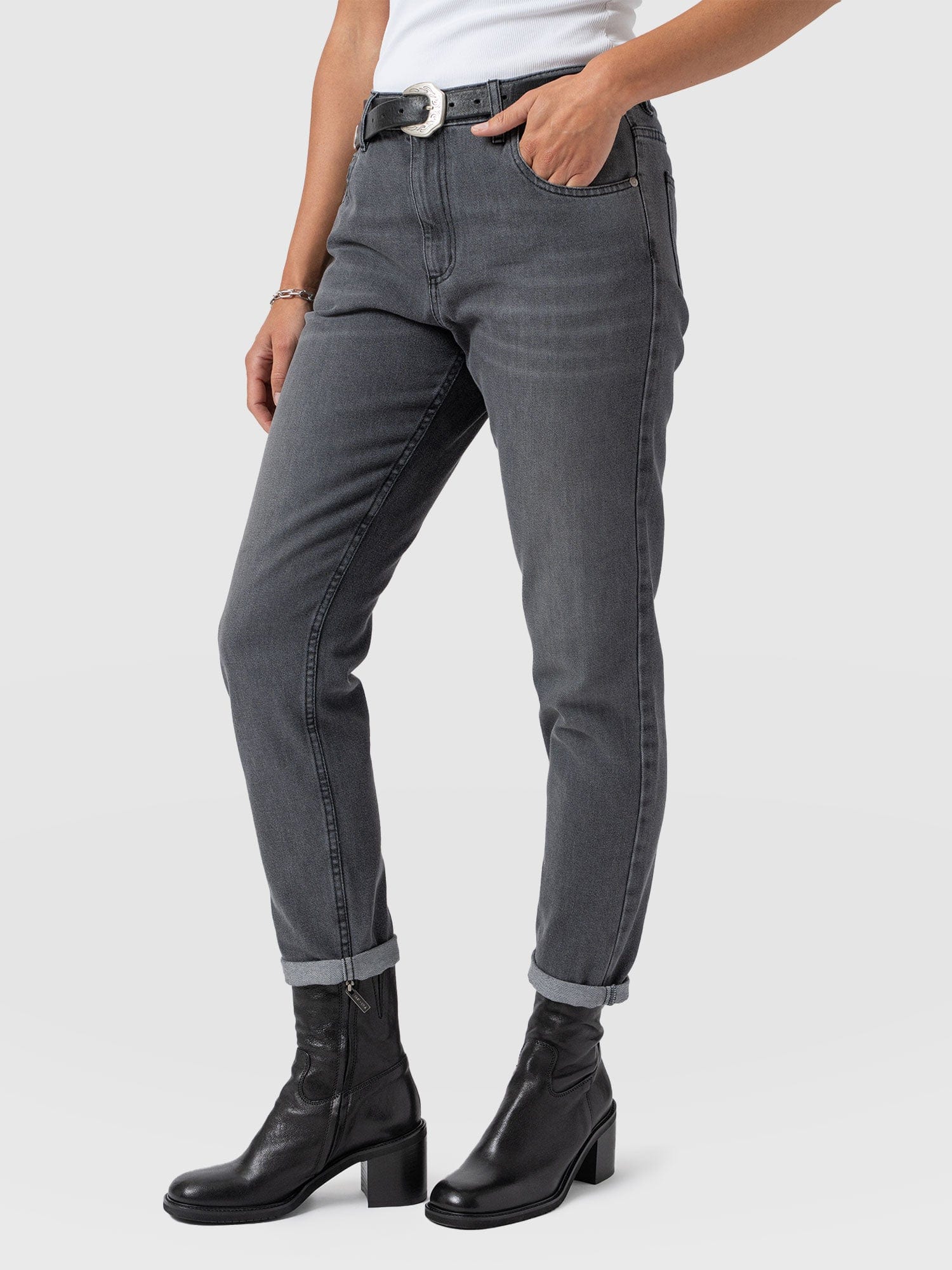 1268-boyfriend-jeans-black-1.webp