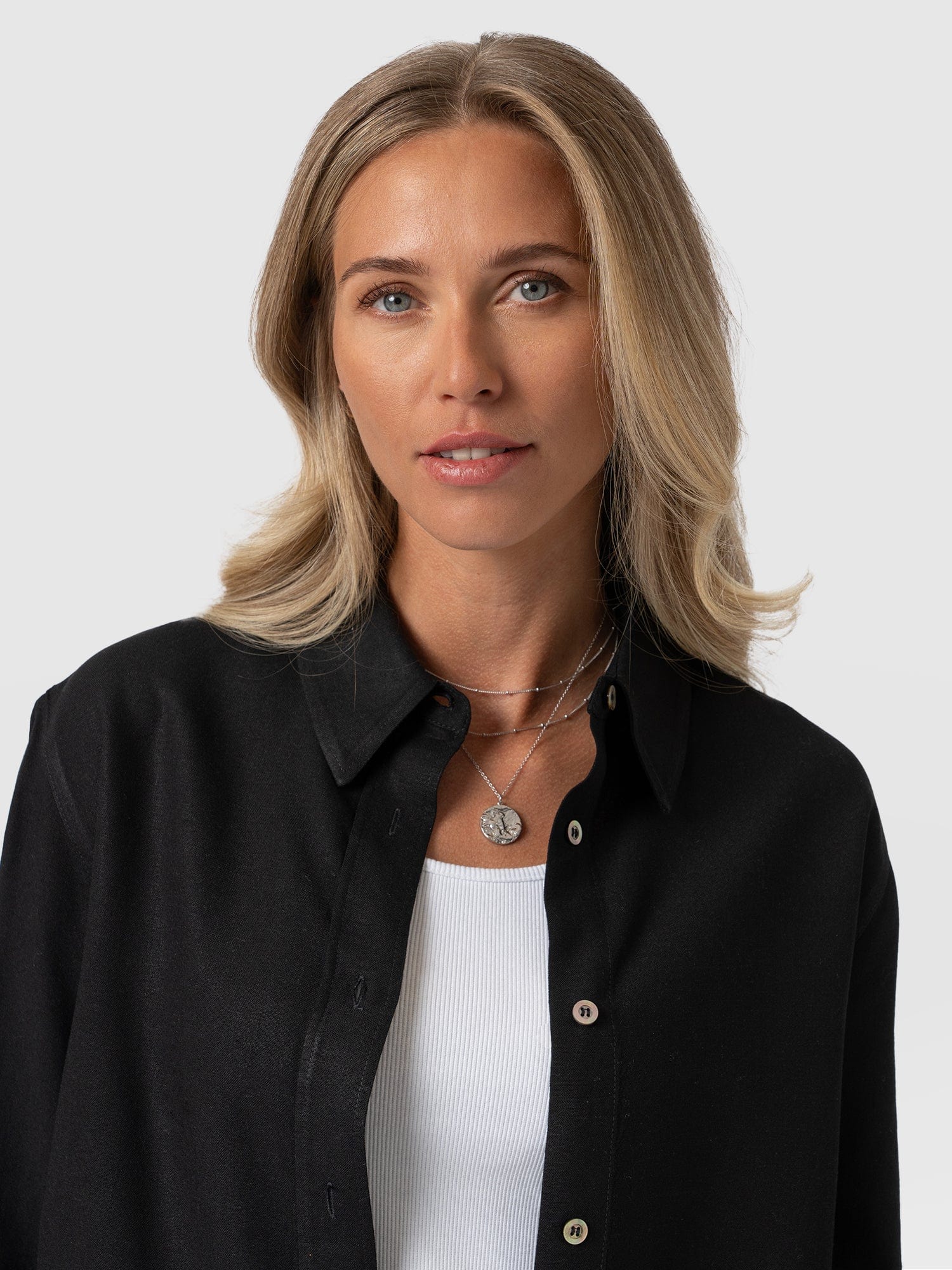 1298-boyfriend-shirt-black-linen-1.webp
