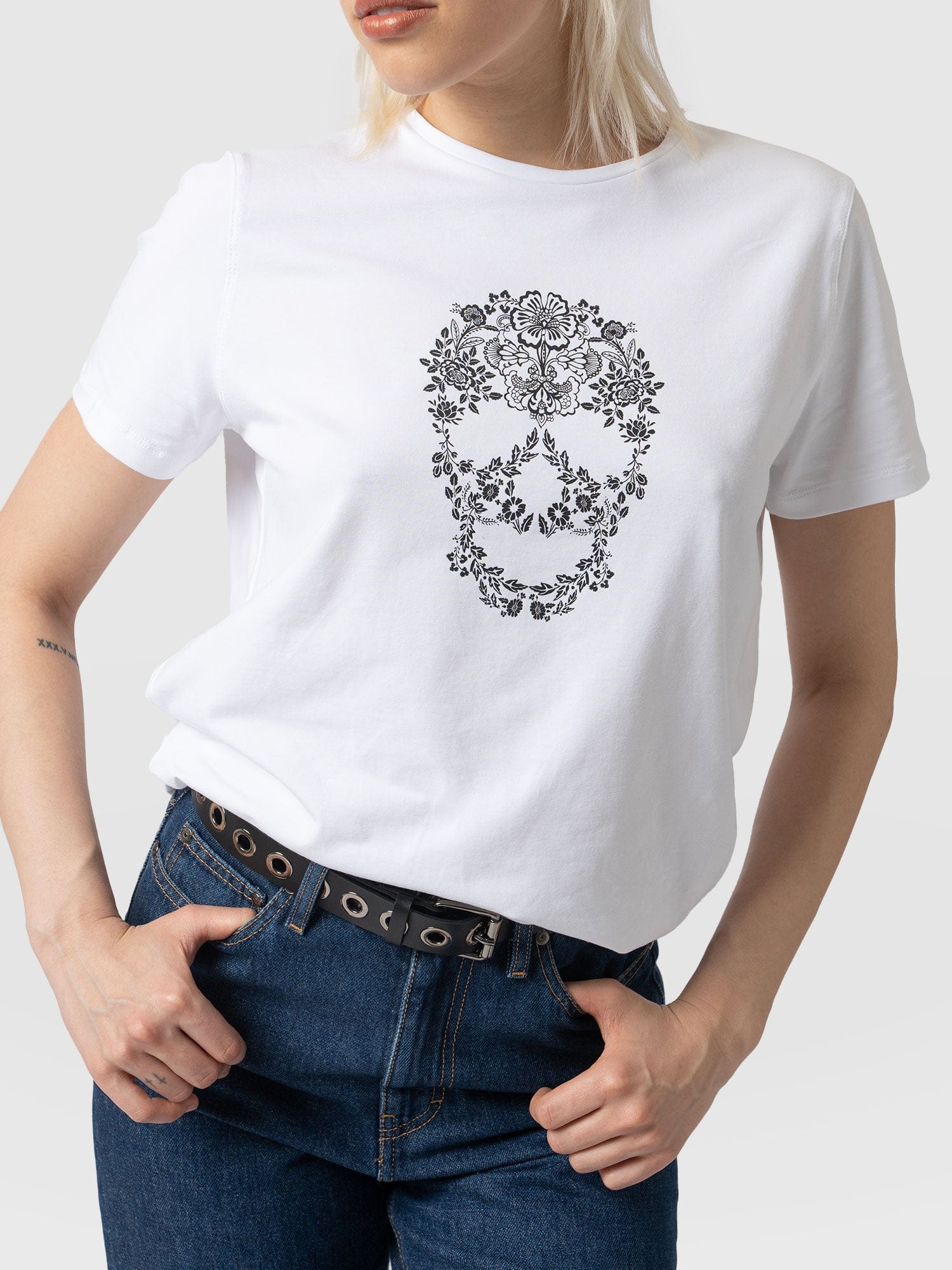1328-boyfriend-tee-white-skull-1.webp