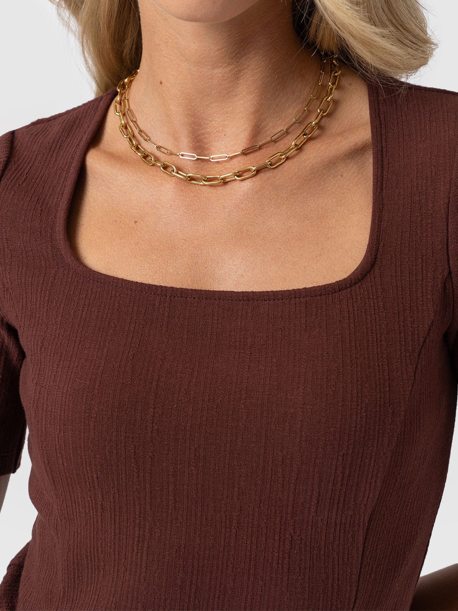 154-akia-short-sleeve-tee-maroon-textured-1.jpg
