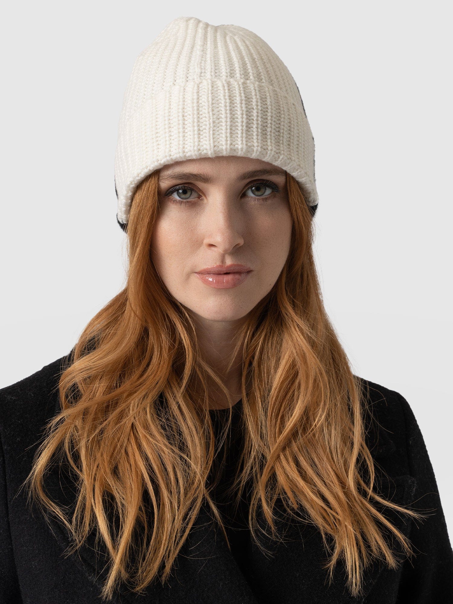 1745-cashmere-beanie-cream-black-1.webp