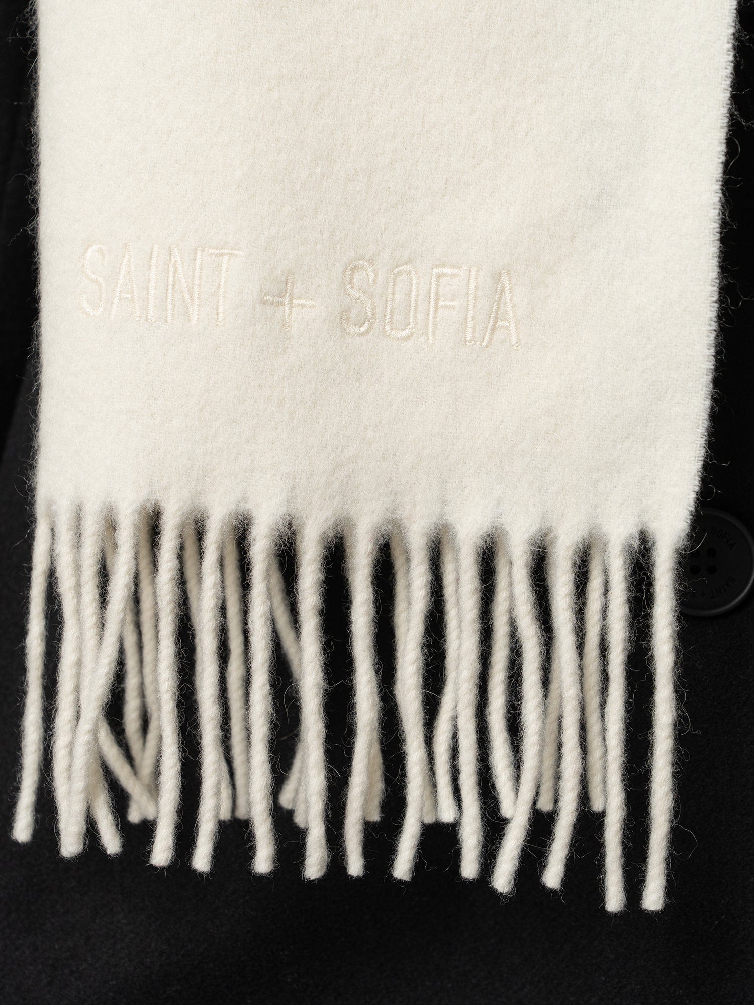 1747-cashmere-scarf-cream-1.webp