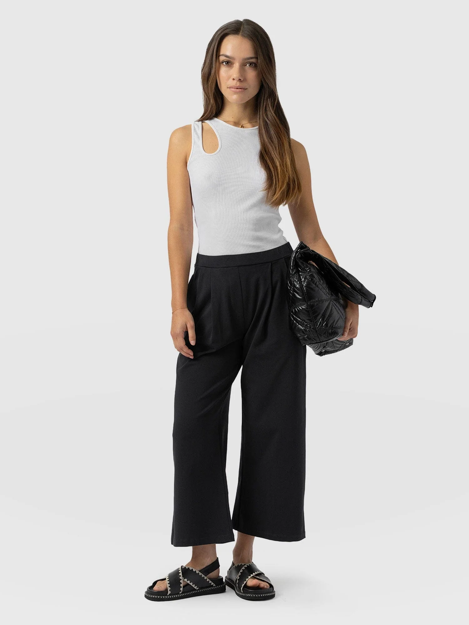 1942-city-culotte-black-pleats-1.webp