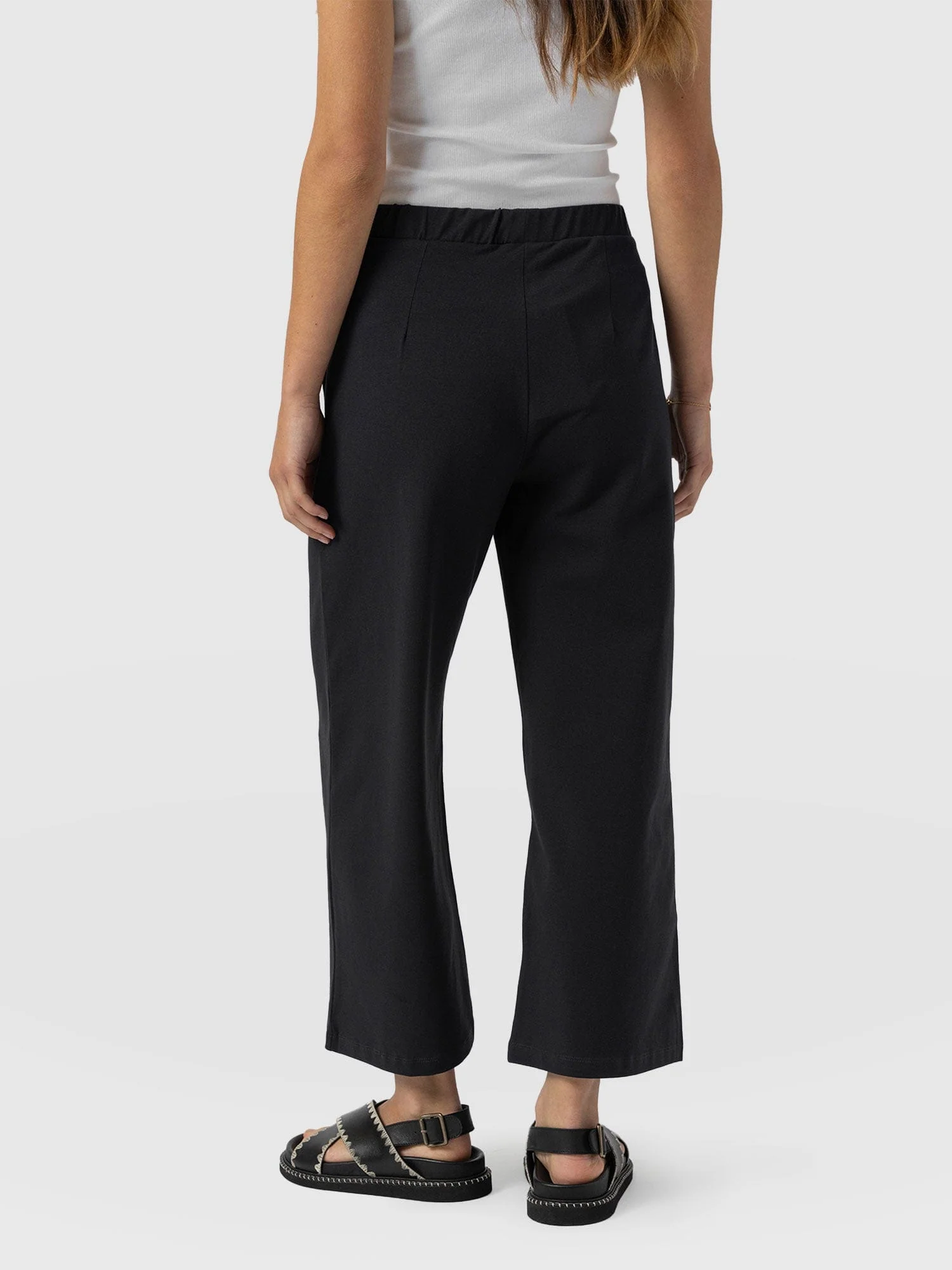 1942-city-culotte-black-pleats-1.webp