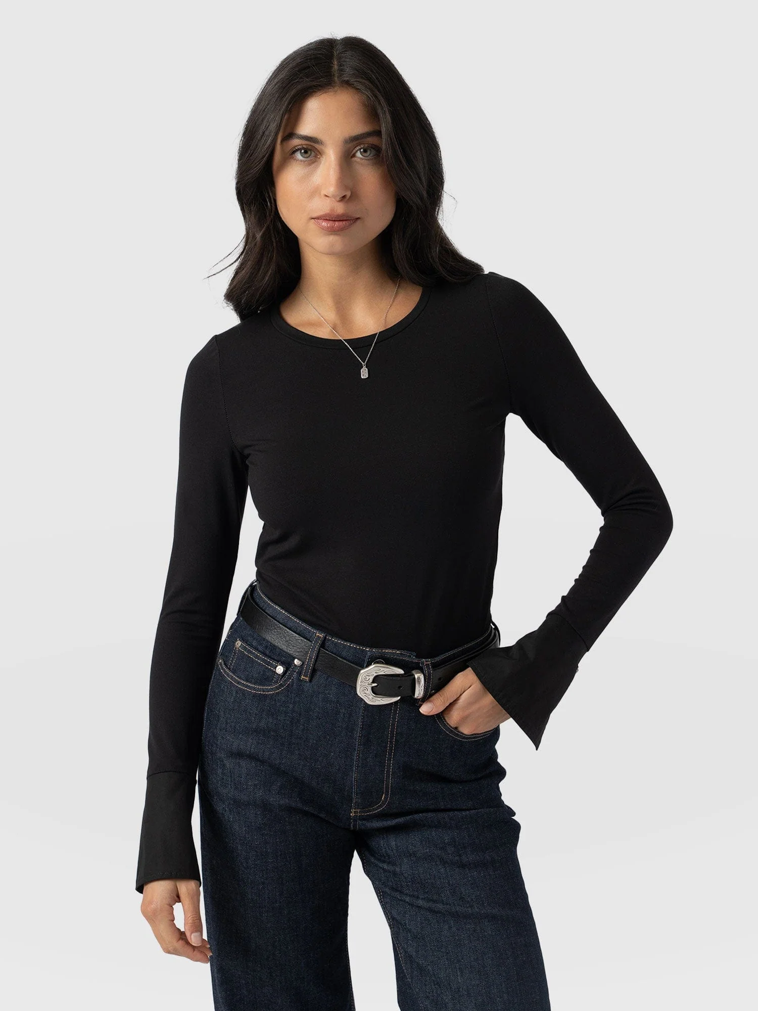 1980-connie-cuff-tee-black-1.webp
