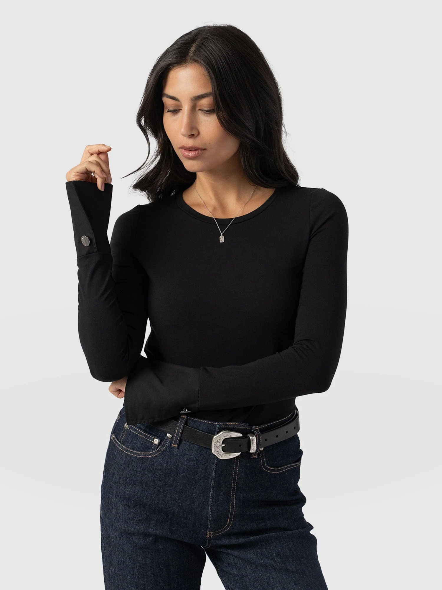1980-connie-cuff-tee-black-1.webp