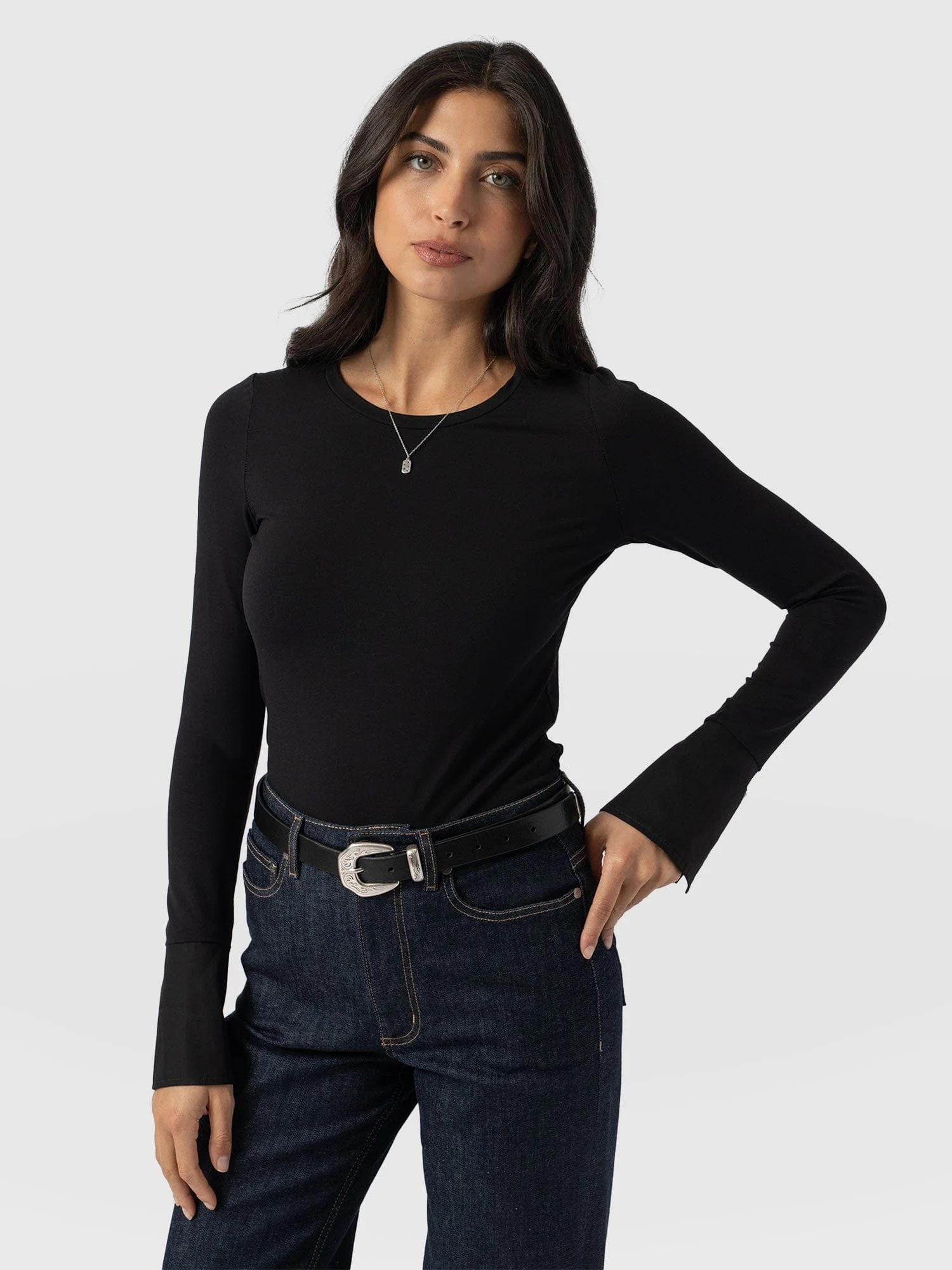 1980-connie-cuff-tee-black-1.webp
