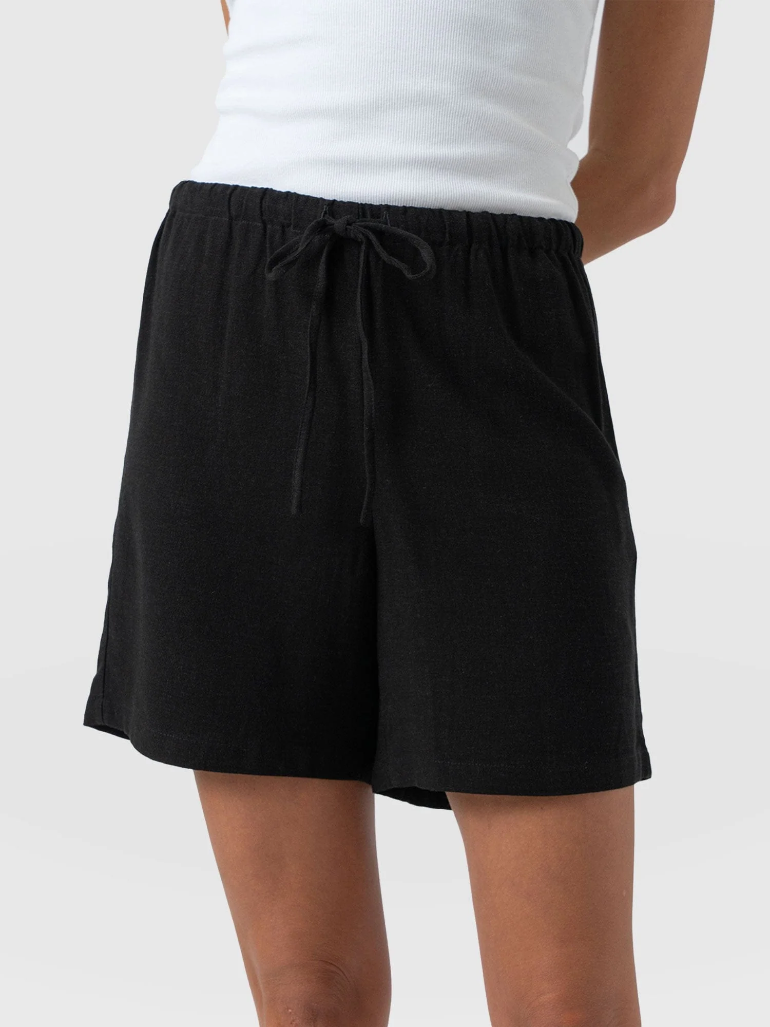 2098-corinne-linen-short-black-1.webp