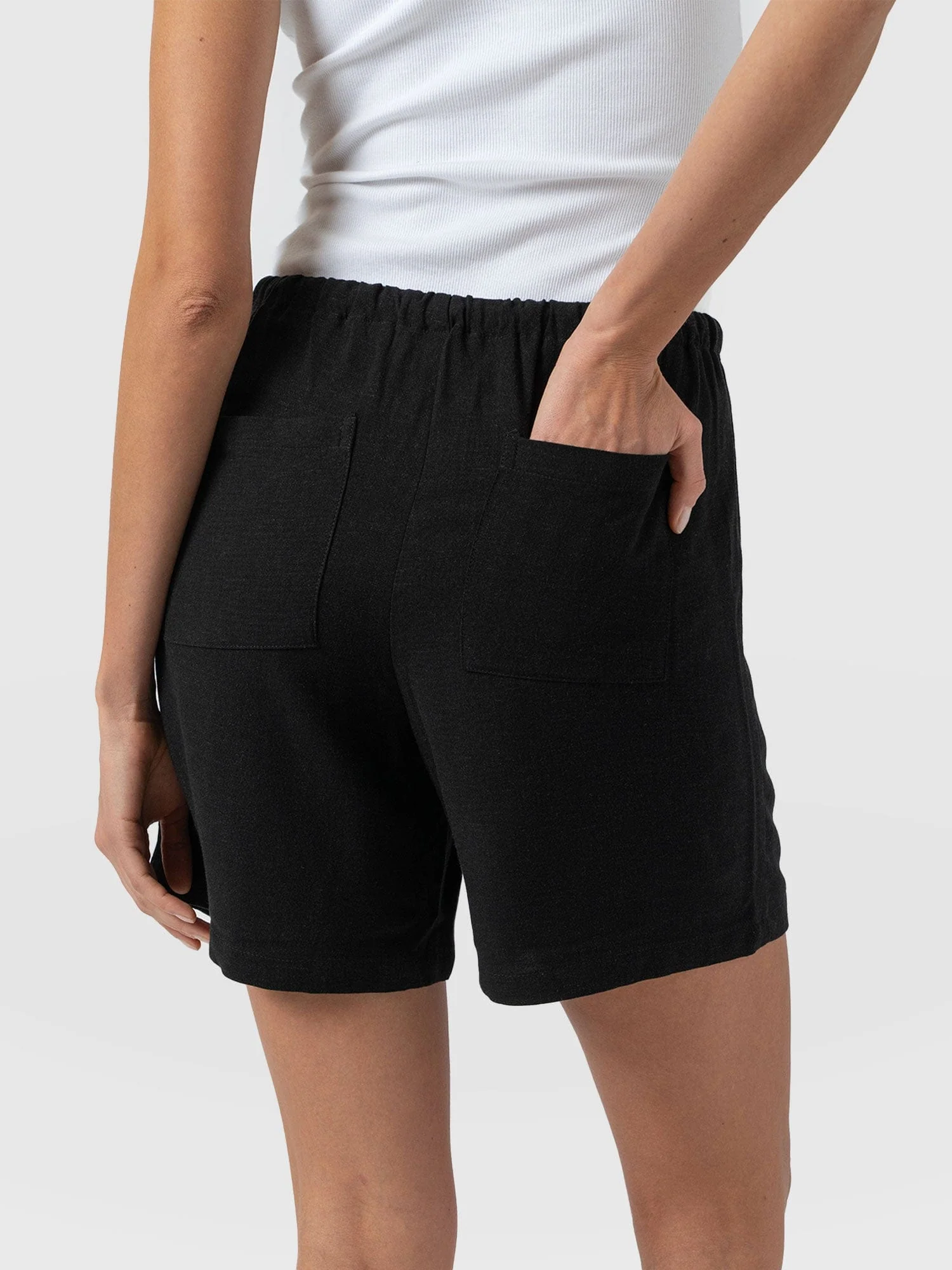 2098-corinne-linen-short-black-1.webp