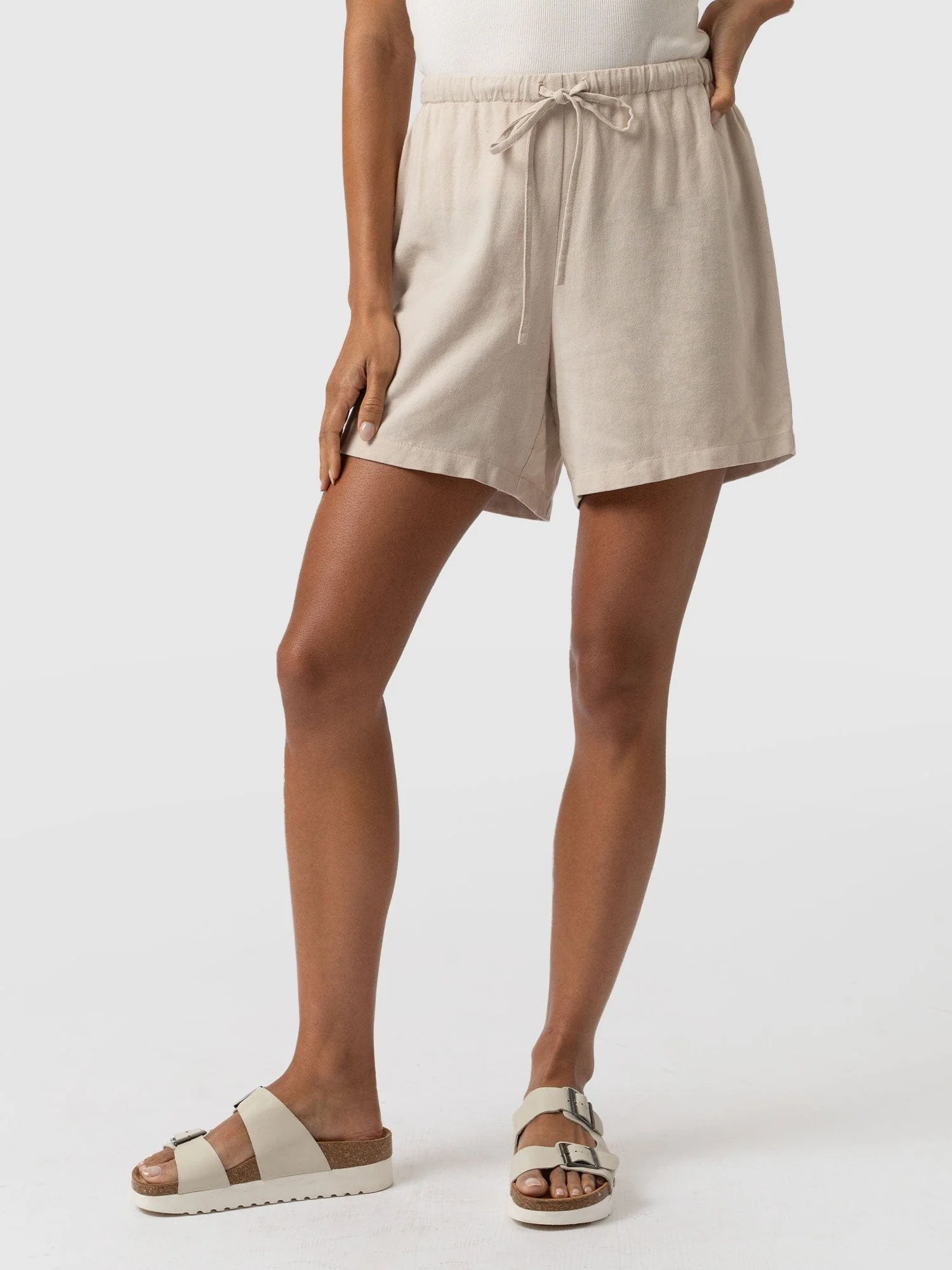 2105-corinne-linen-short-oatmeal-1.webp