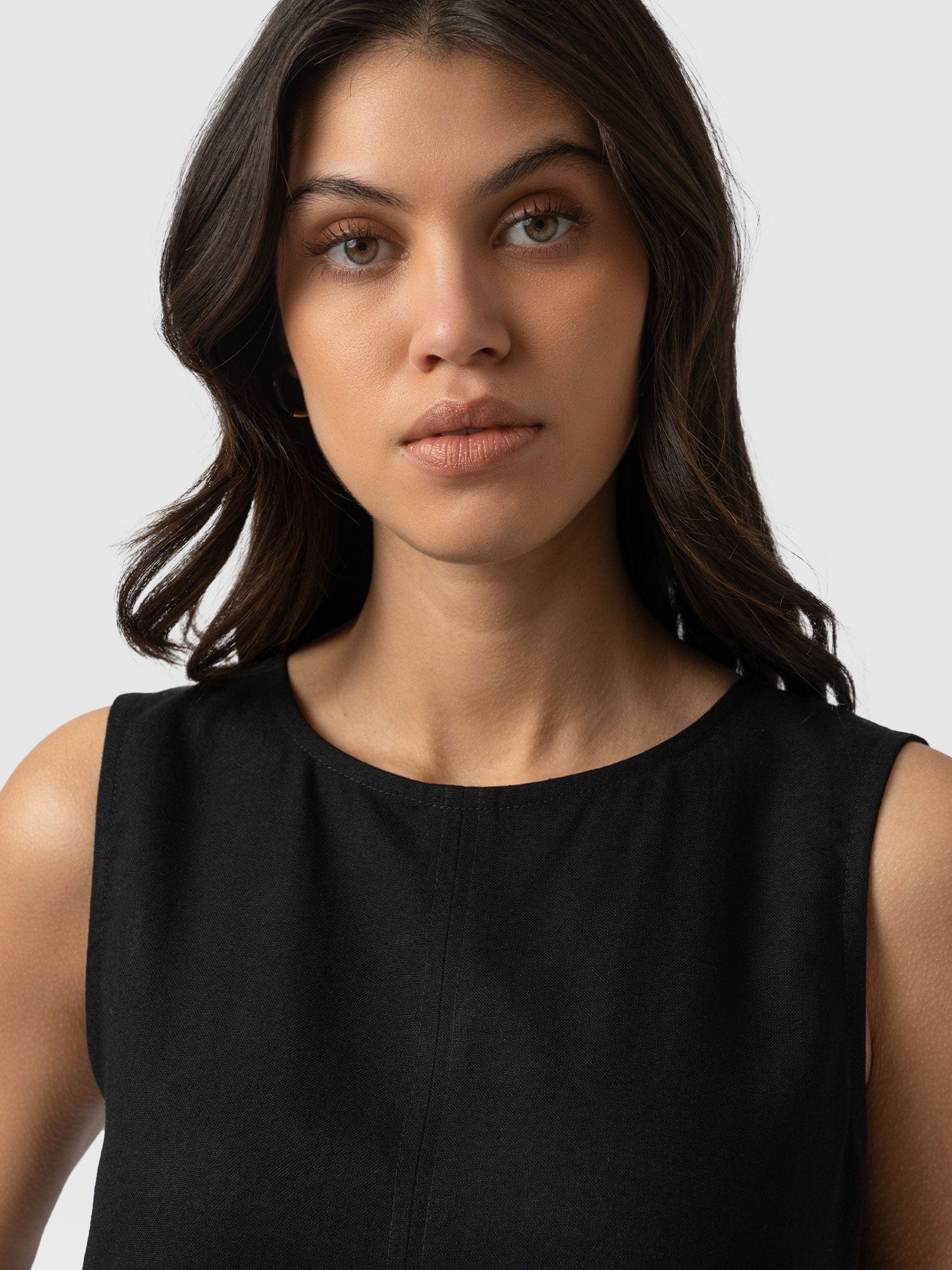 2112-corinne-linen-tunic-black-1.webp