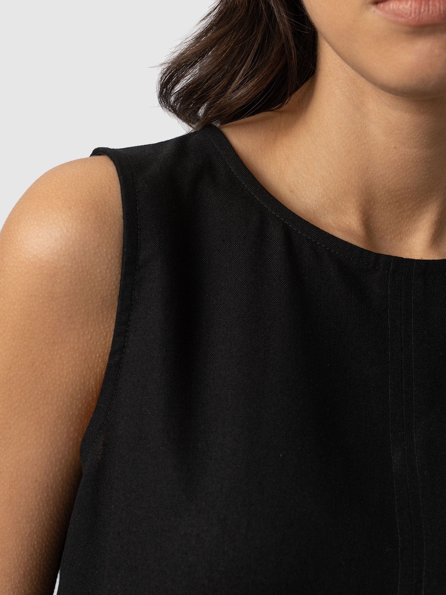 2112-corinne-linen-tunic-black-1.webp