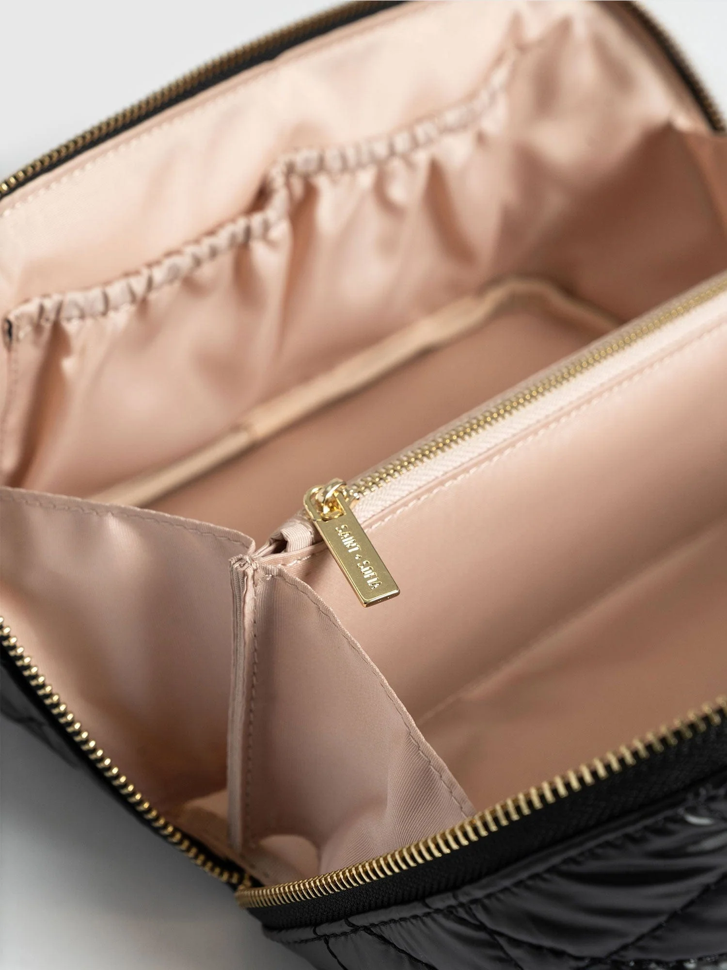 2162-cosmetics-wash-bag-black-1.webp