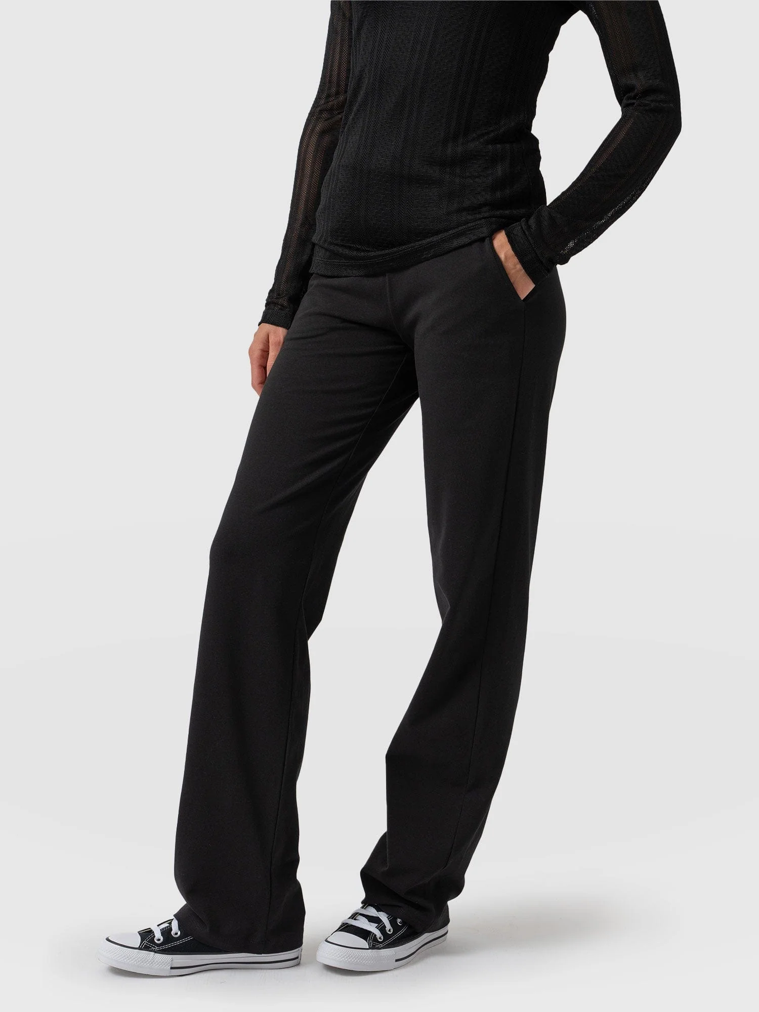 235-apartment-pant-black-1.webp