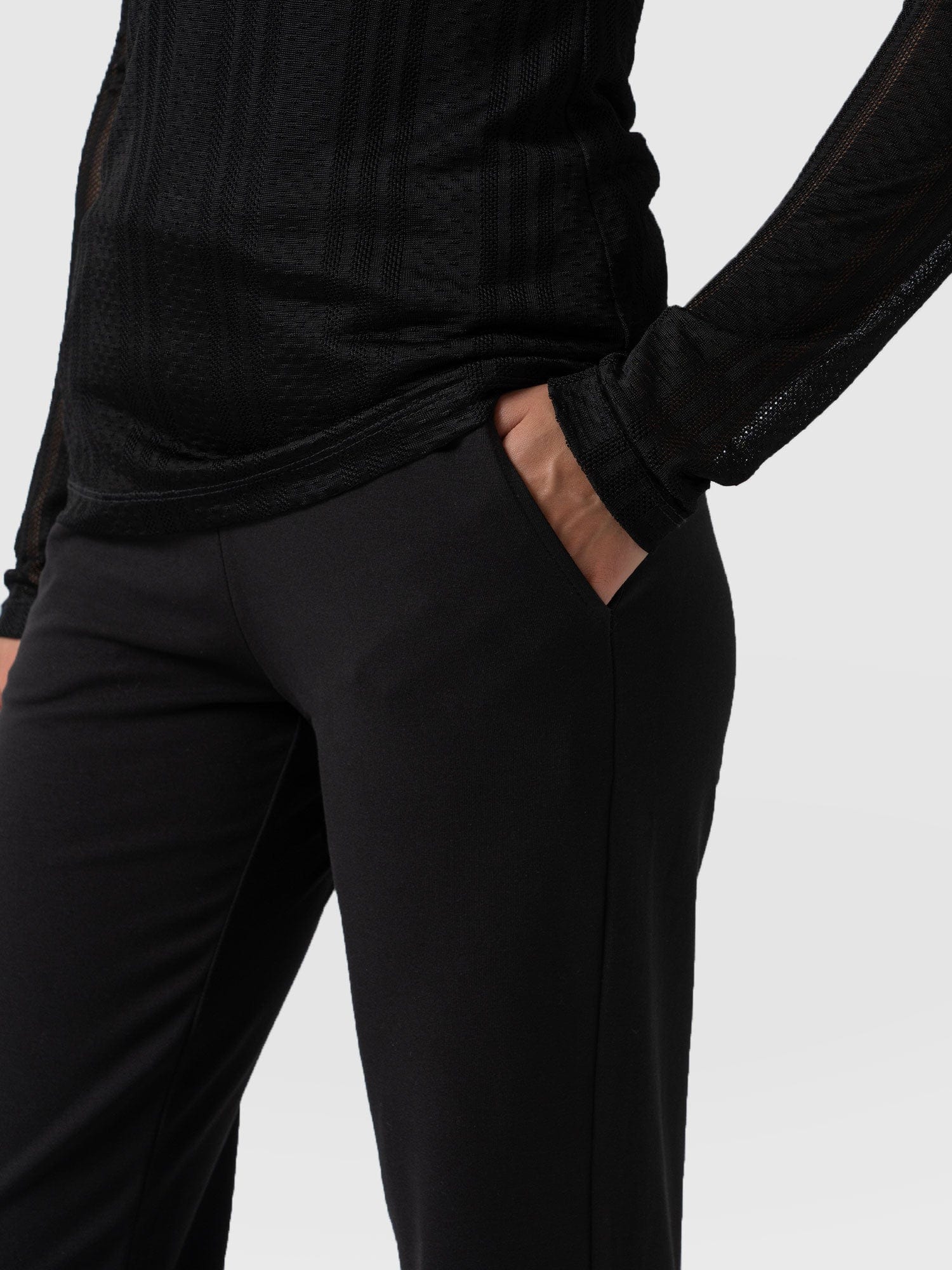 235-apartment-pant-black-1.webp