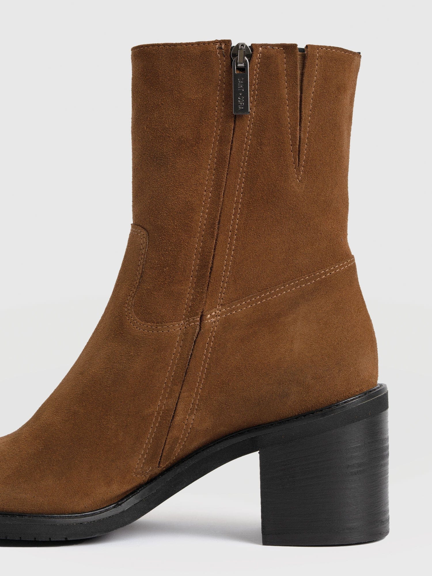 2402-dakota-ankle-boot-camel-suede-1.webp