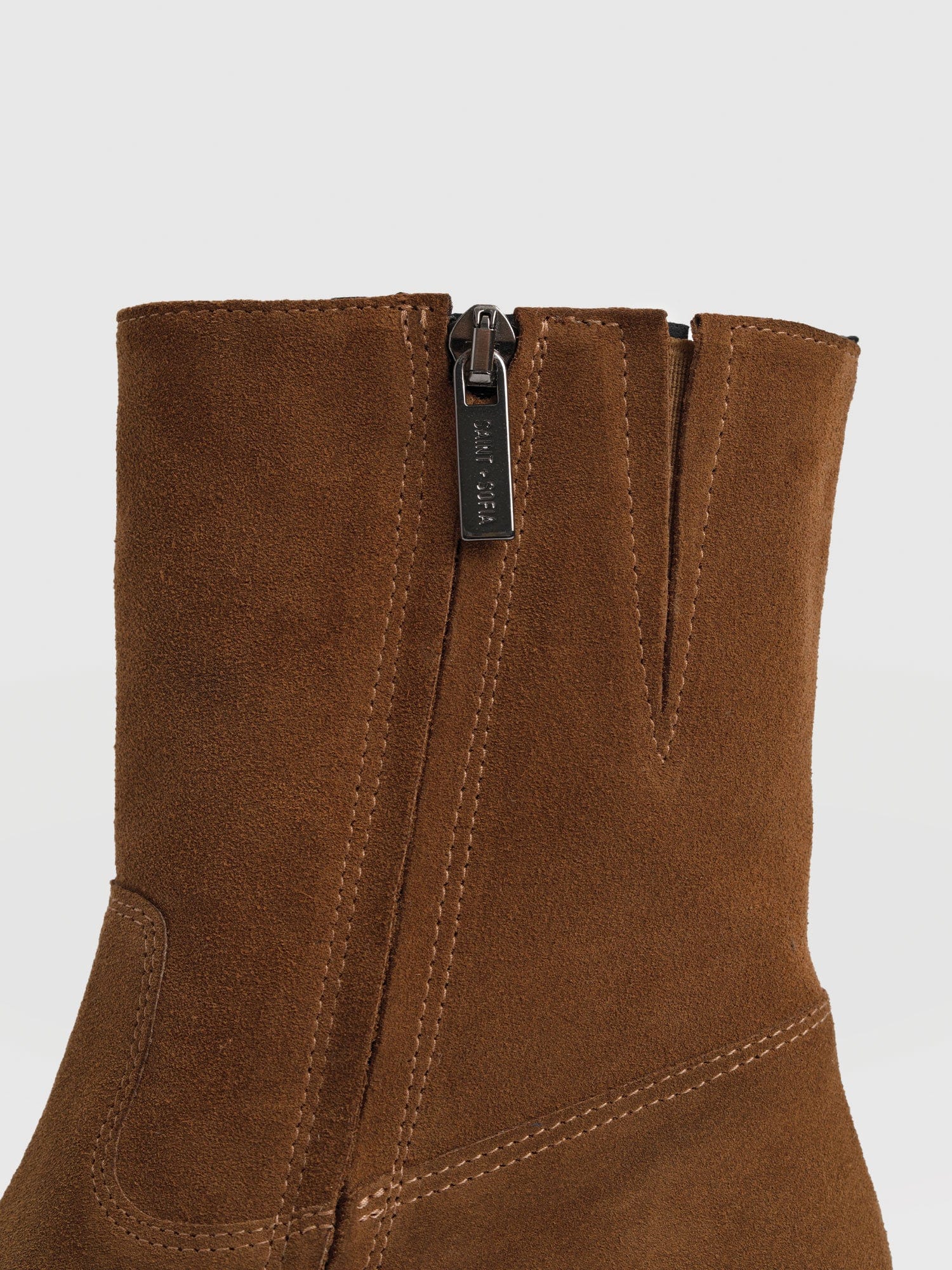 2402-dakota-ankle-boot-camel-suede-1.webp