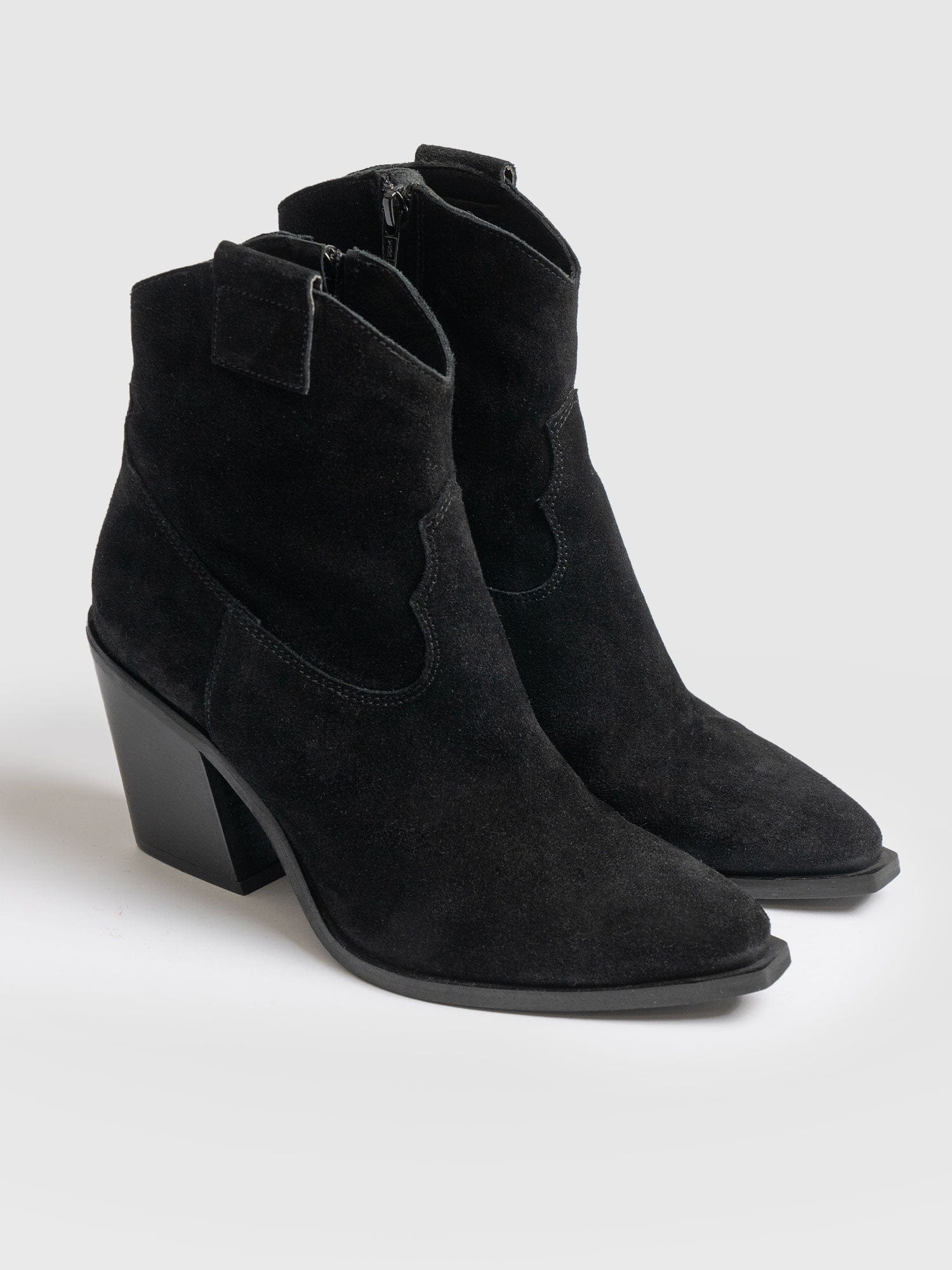 2434-dallas-mid-boot-black-1.webp