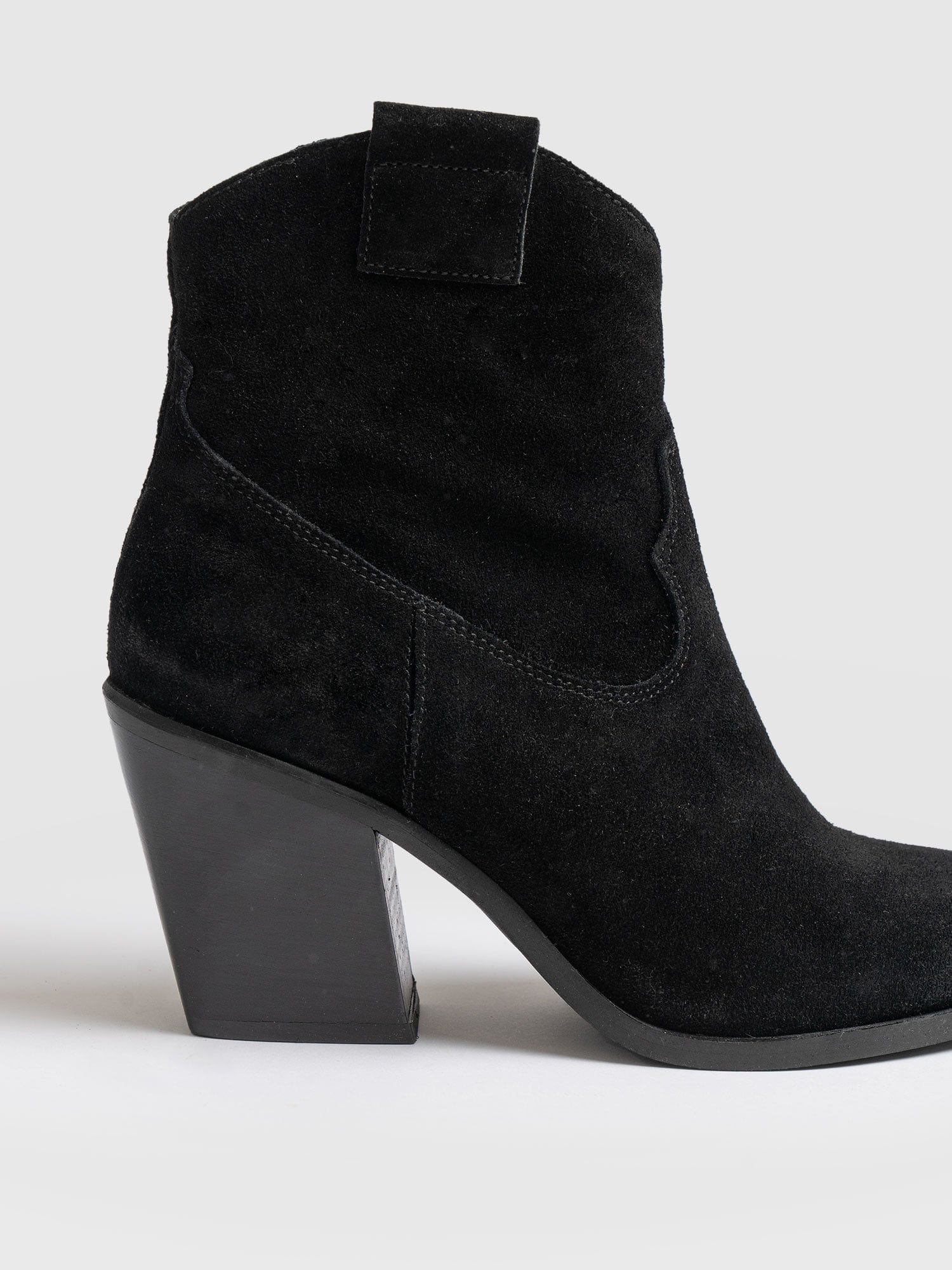 2434-dallas-mid-boot-black-1.webp