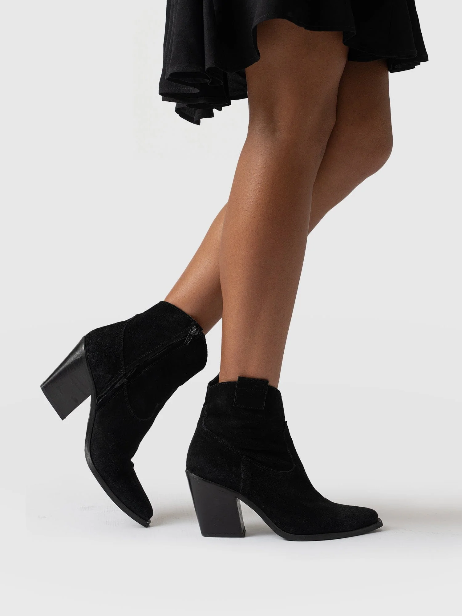 2434-dallas-mid-boot-black-1.webp
