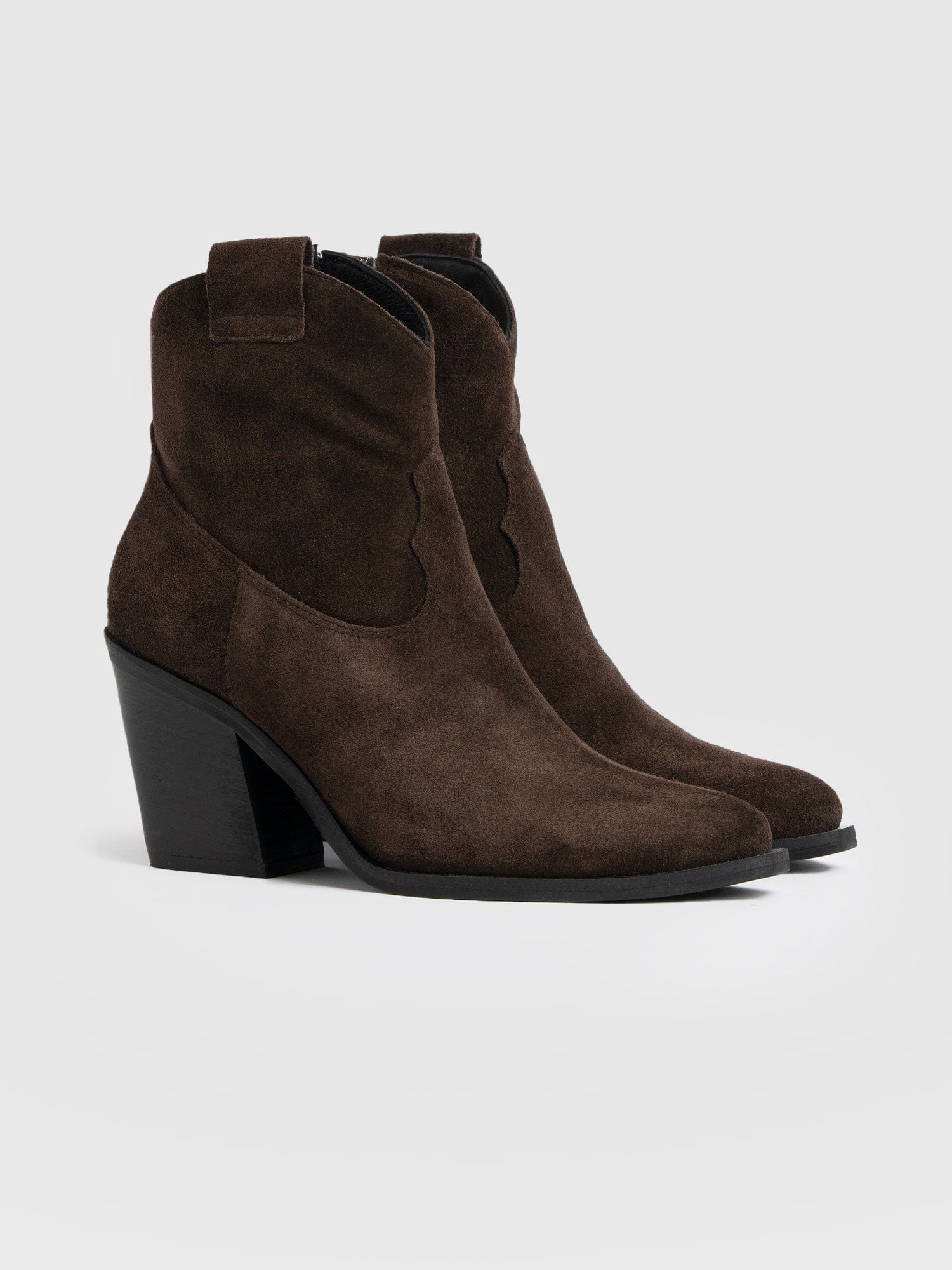 2442-dallas-mid-boot-chocolate-1.webp