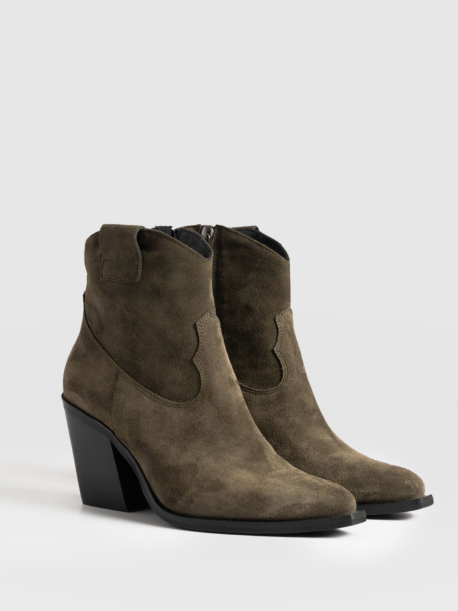 2450-dallas-mid-boot-khaki-1.webp