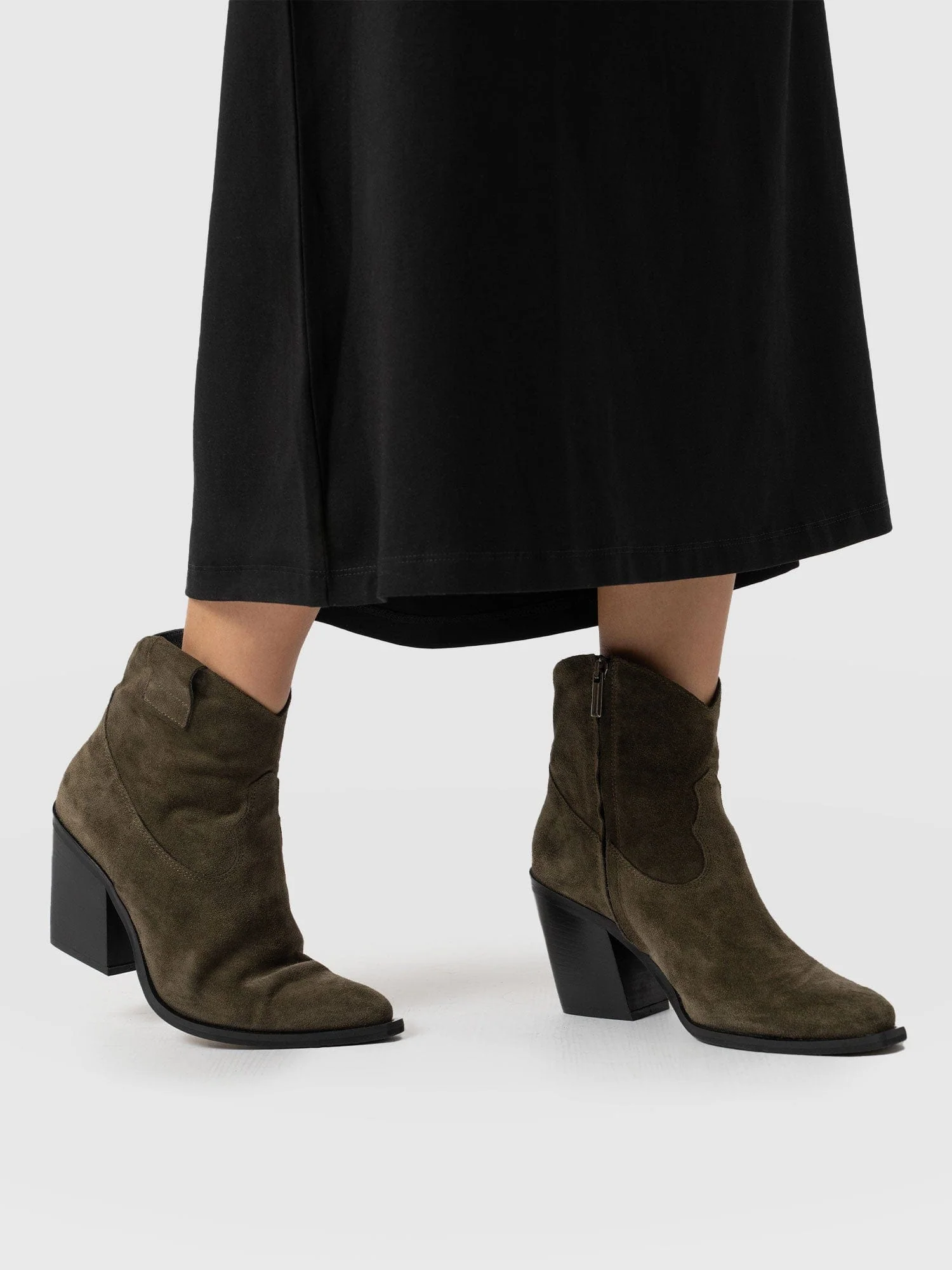 2450-dallas-mid-boot-khaki-1.webp