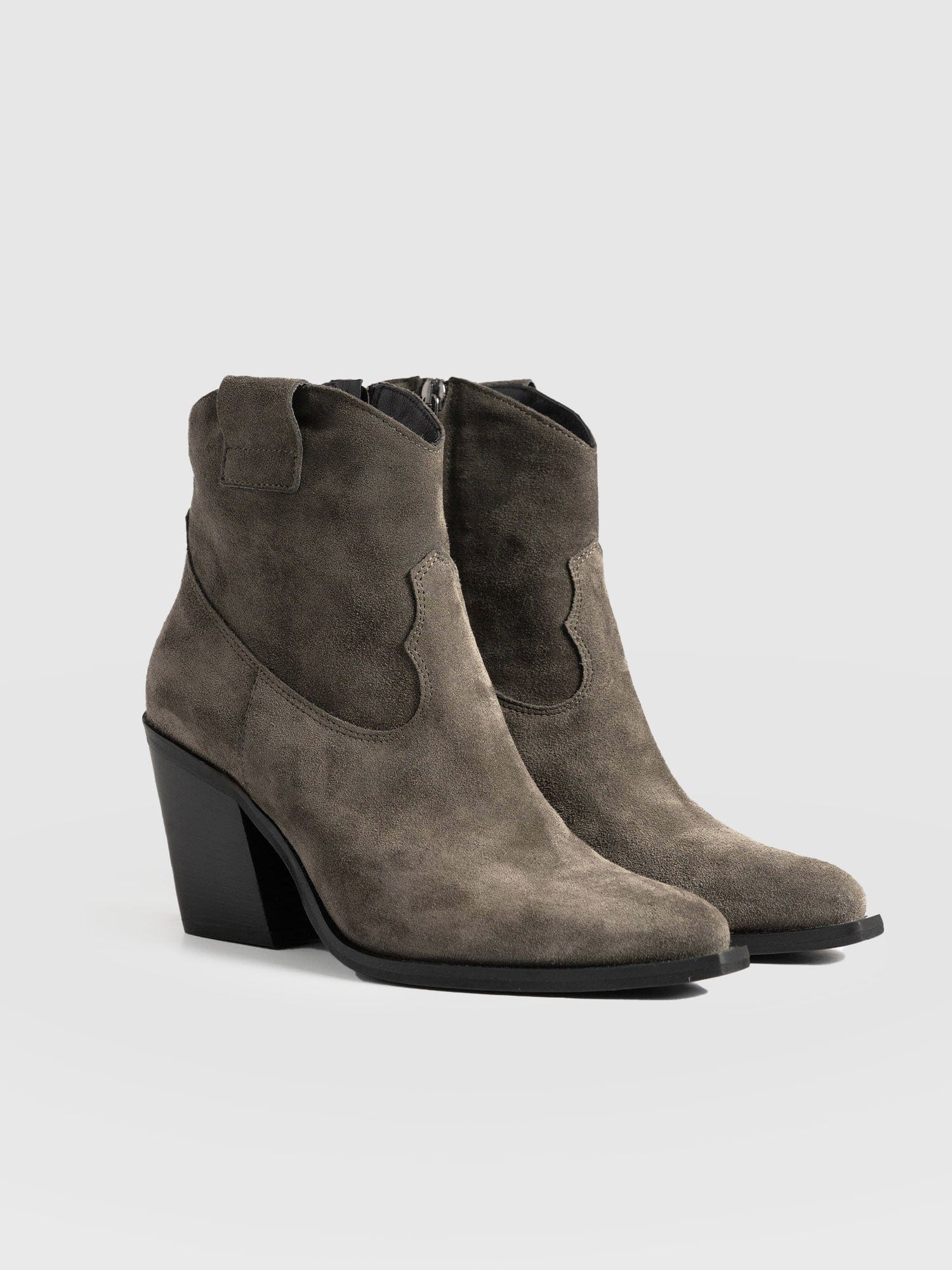 2466-dallas-mid-boot-taupe-1.webp