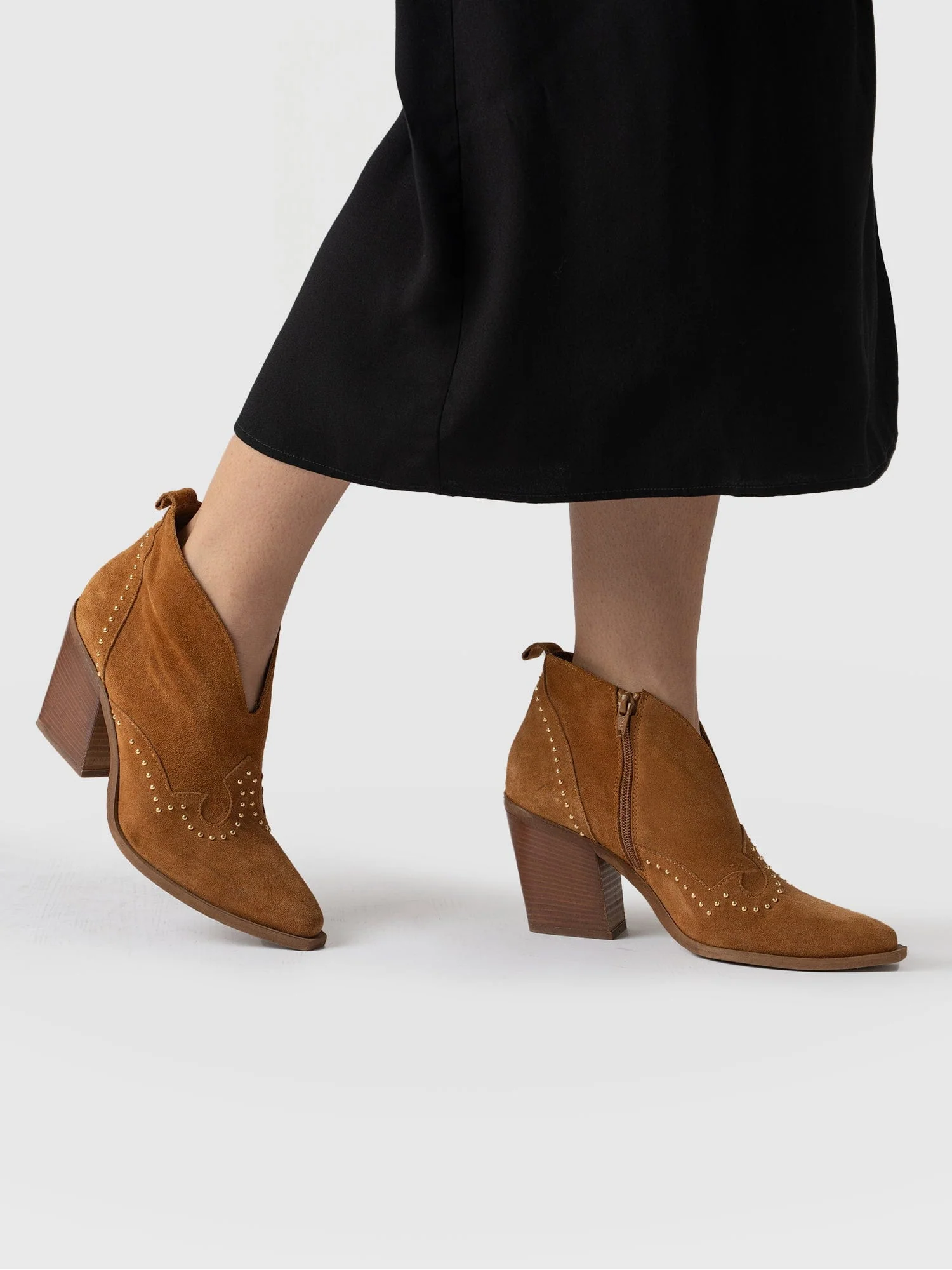 2482-dallas-studded-ankle-boot-tan-1.webp