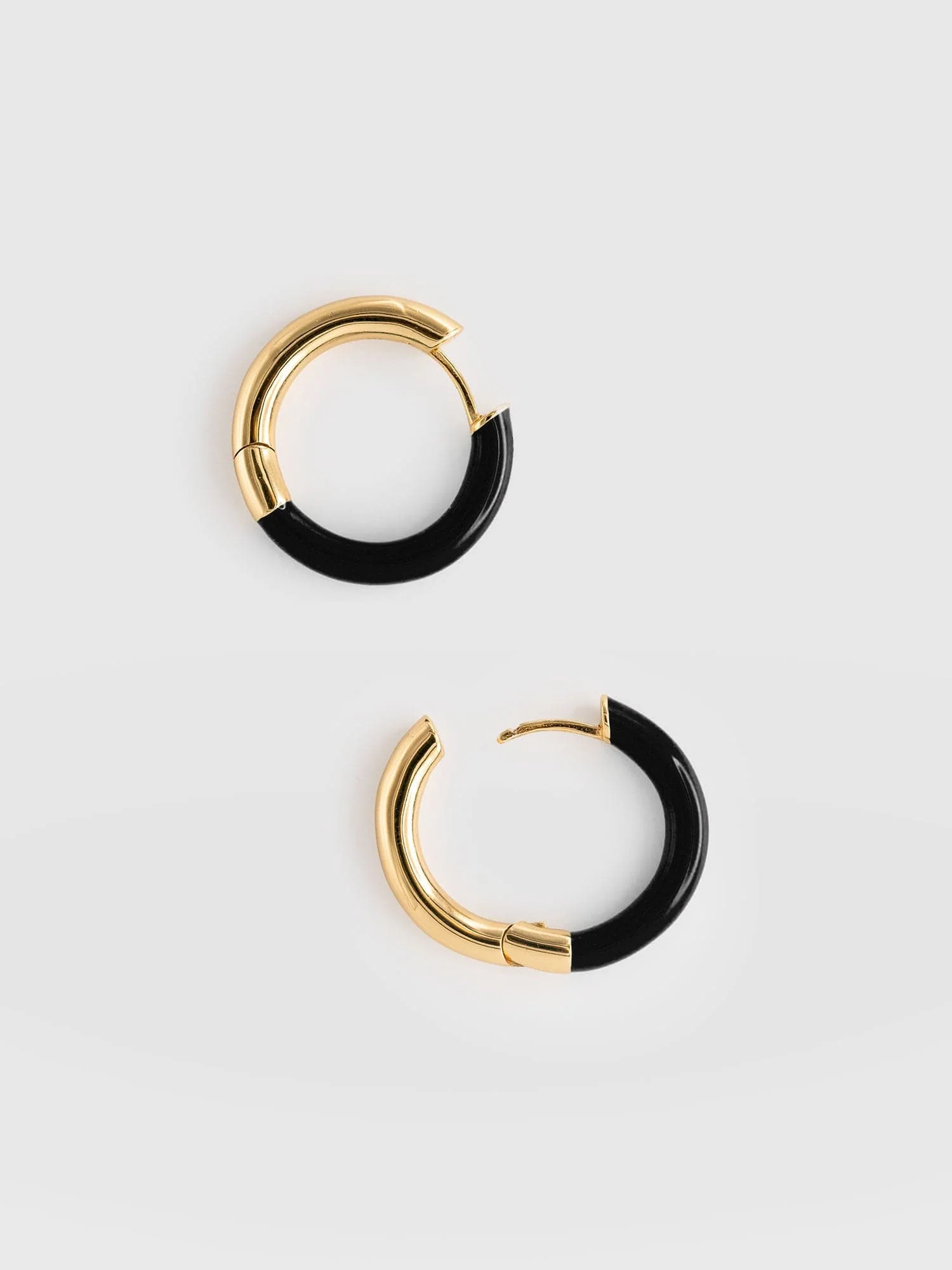 2831-enamel-hoop-earrings-gold-black-1.webp