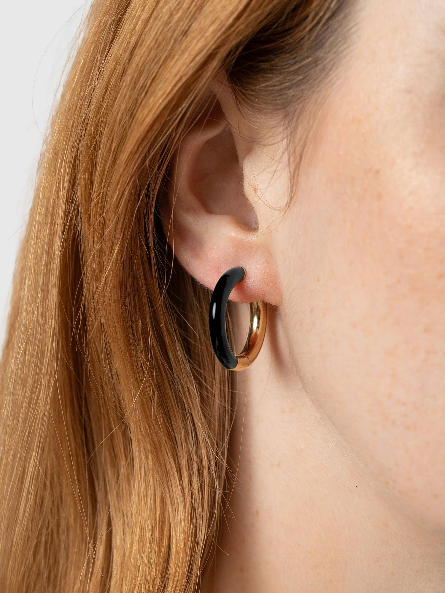 2831-enamel-hoop-earrings-gold-black-1.webp
