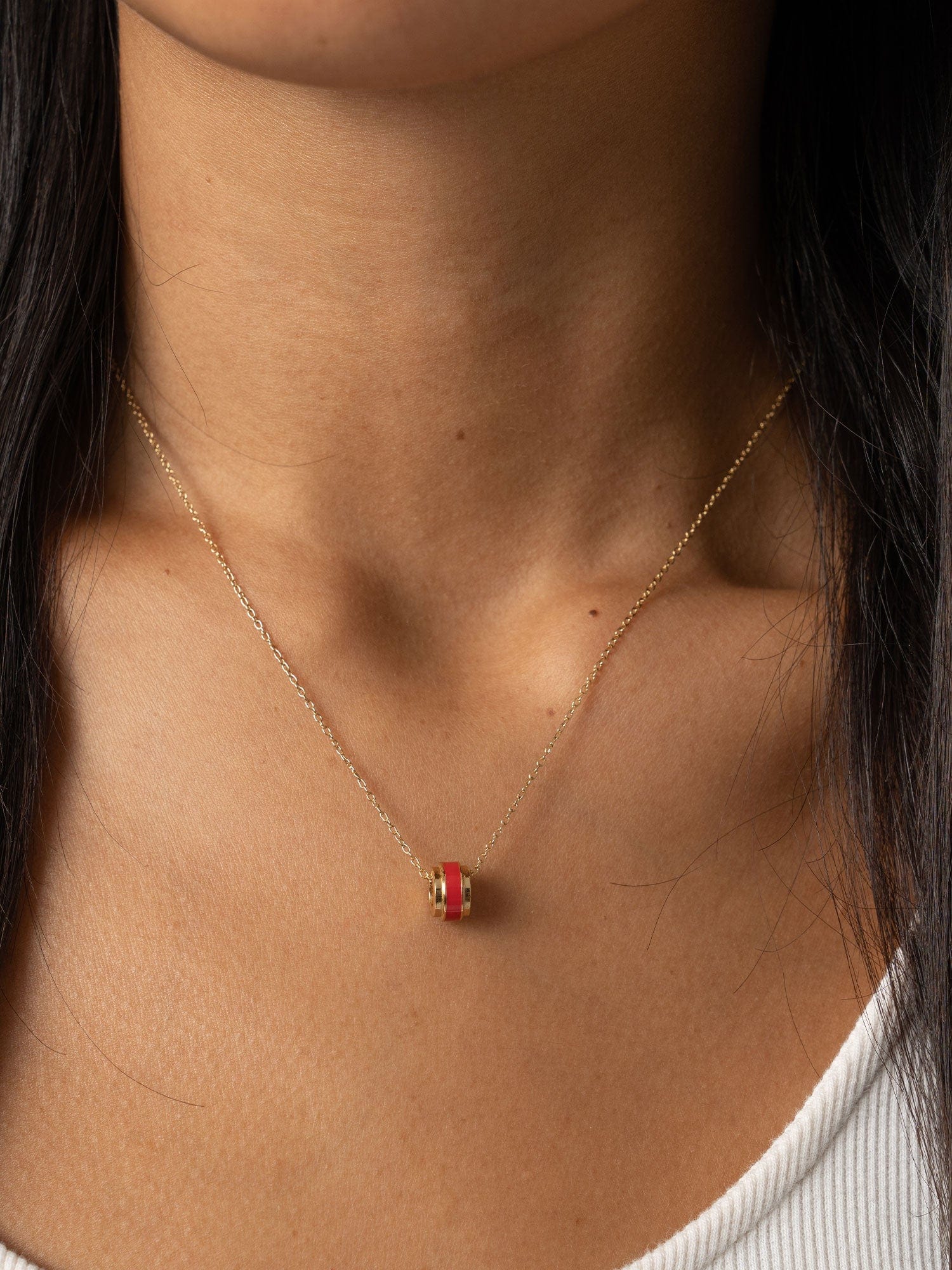 2835-enamel-stripe-charm-necklace-gold-red-1.webp
