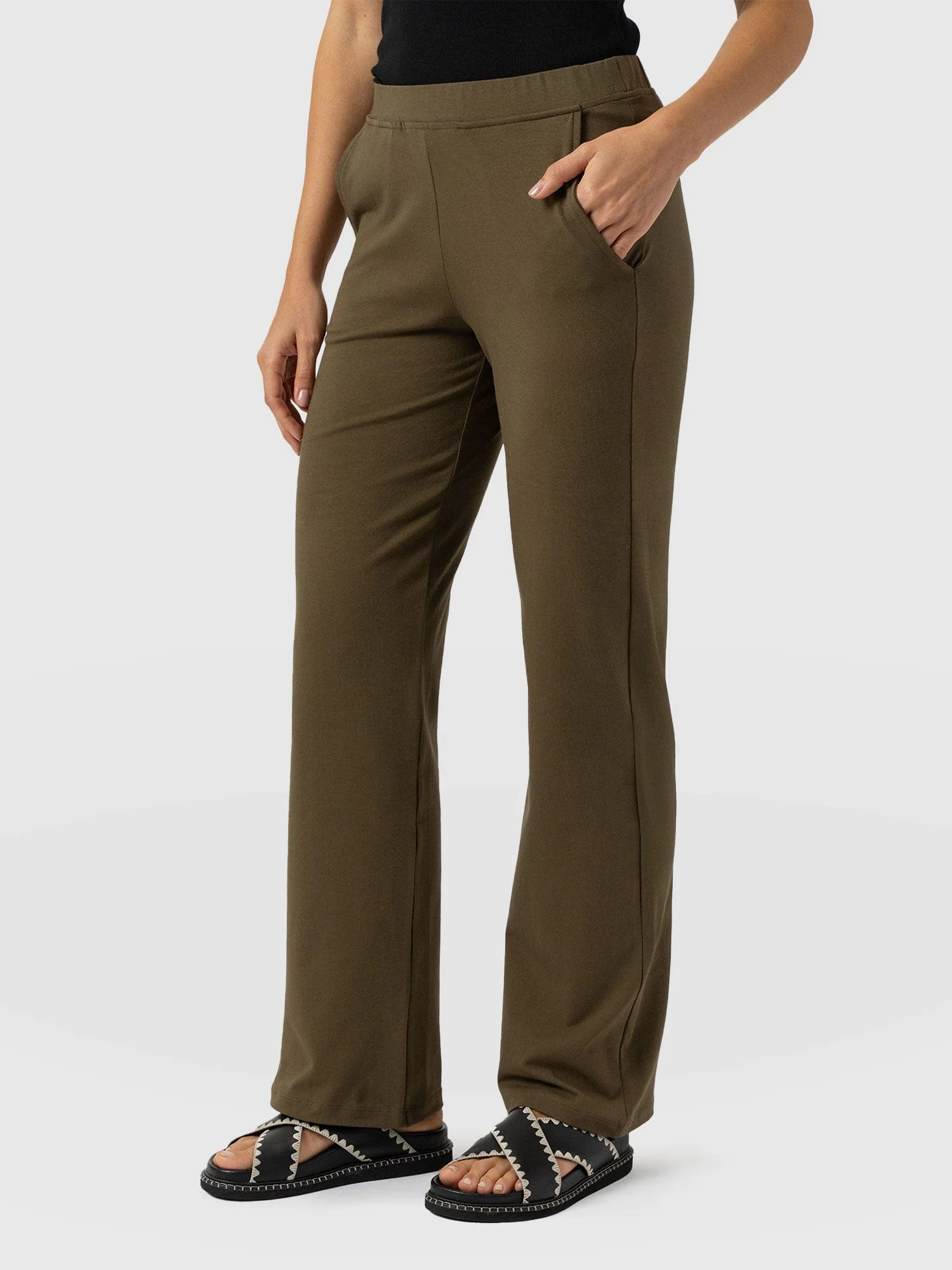 319-apartment-pant-khaki-1.webp
