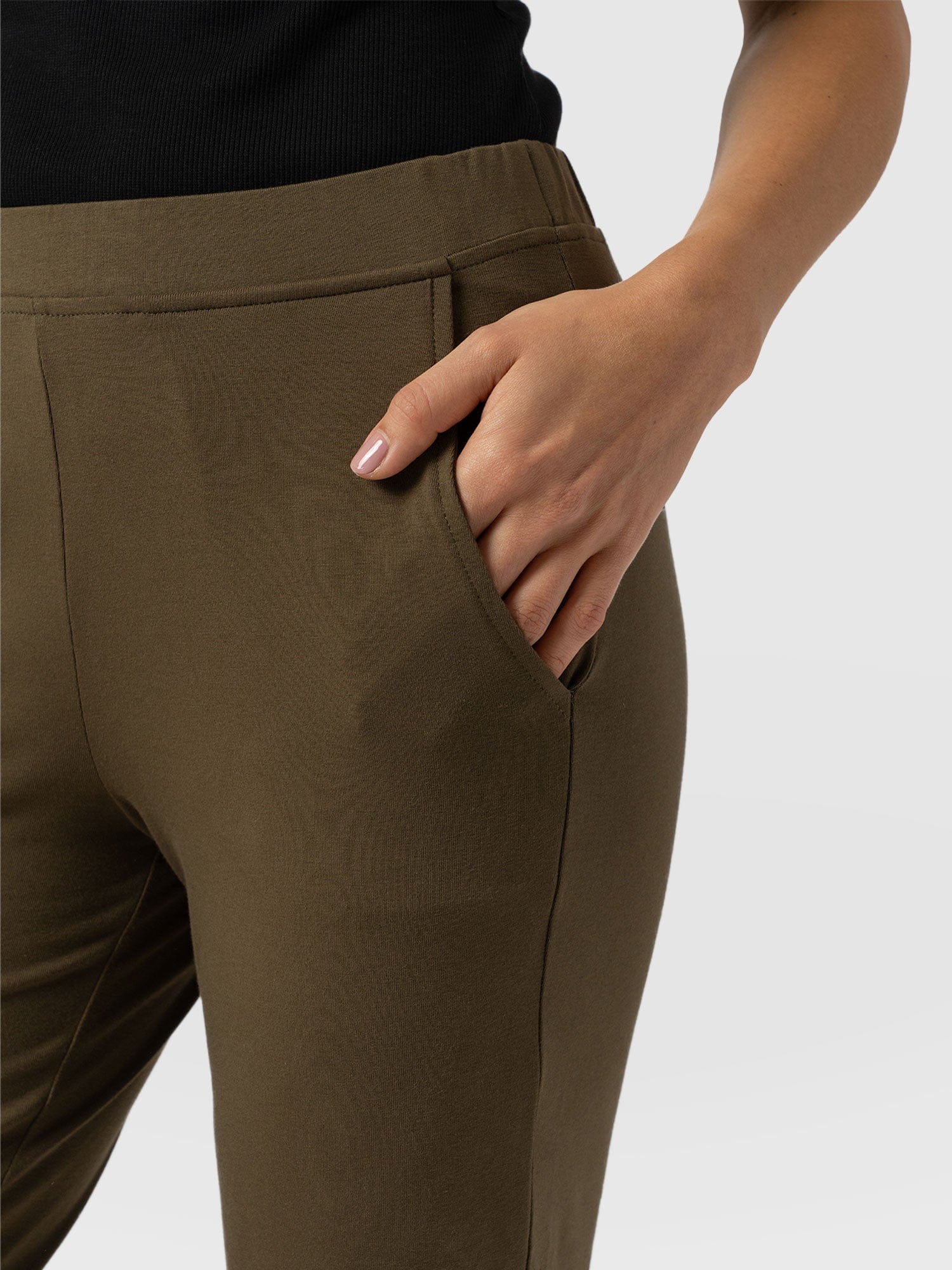 319-apartment-pant-khaki-1.webp