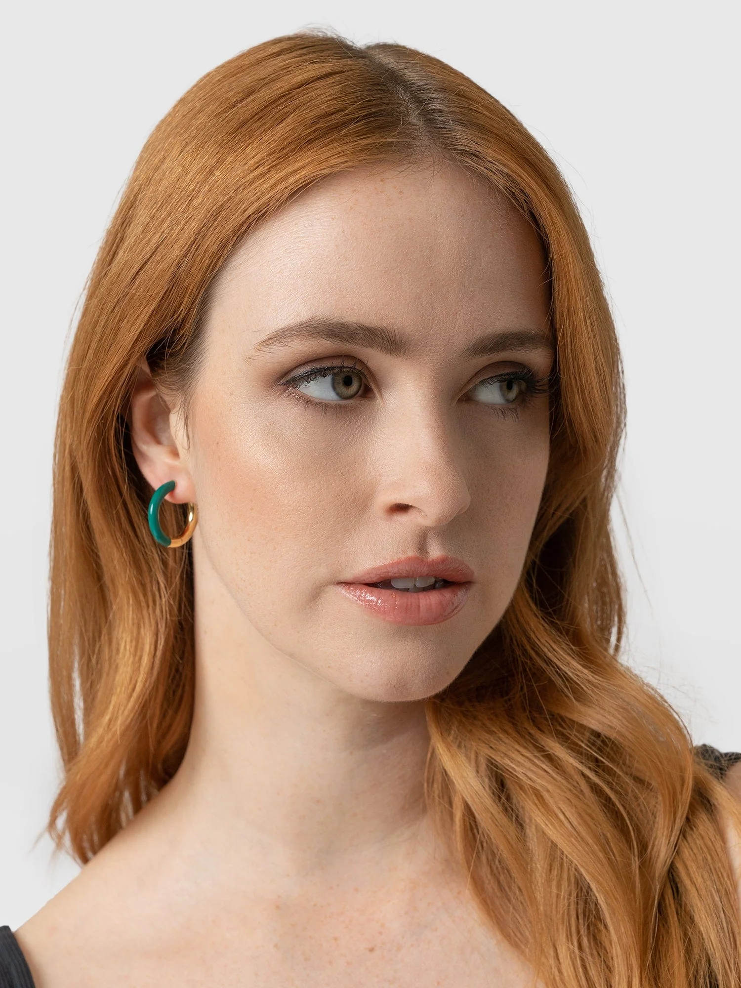 3444-gold-enamel-hoop-earrings-gold-green-1.webp