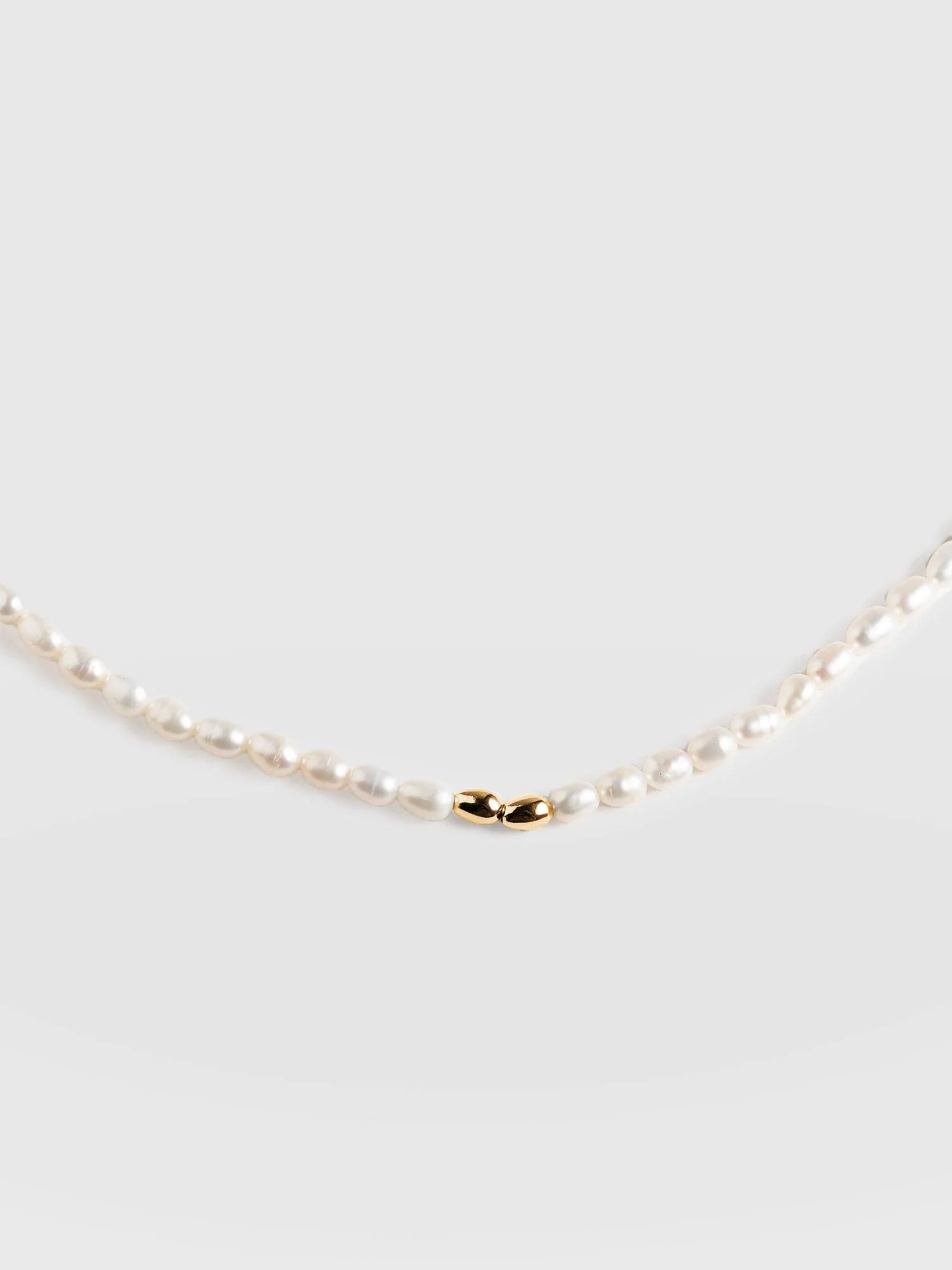 3830-jacqueline-pearl-necklace-gold-1.webp