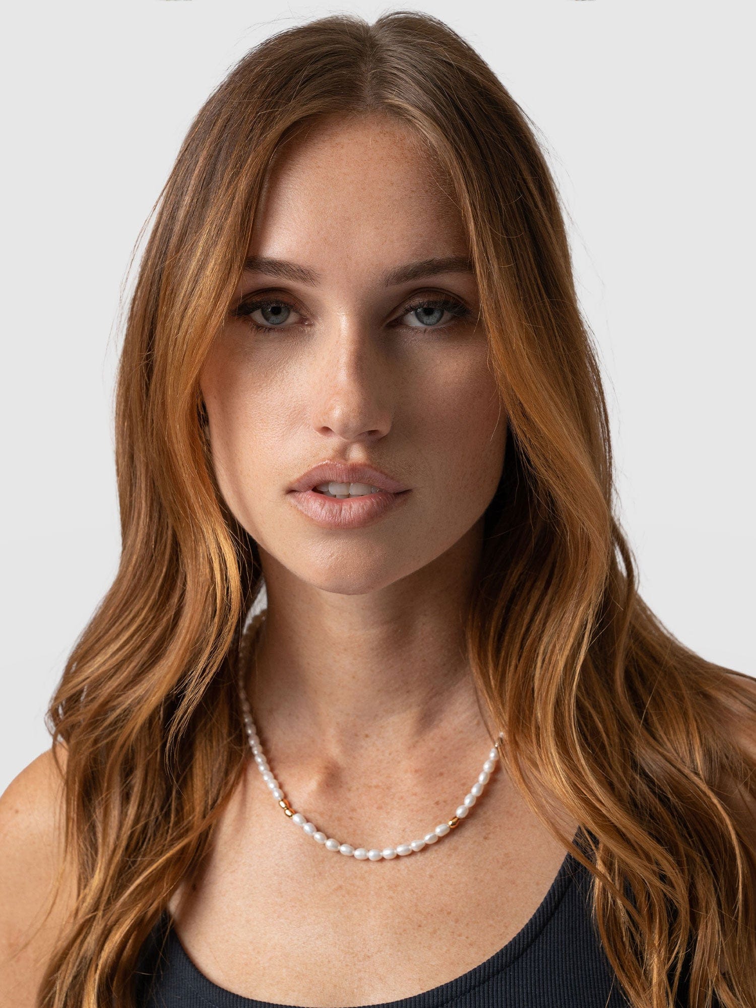 3830-jacqueline-pearl-necklace-gold-1.webp