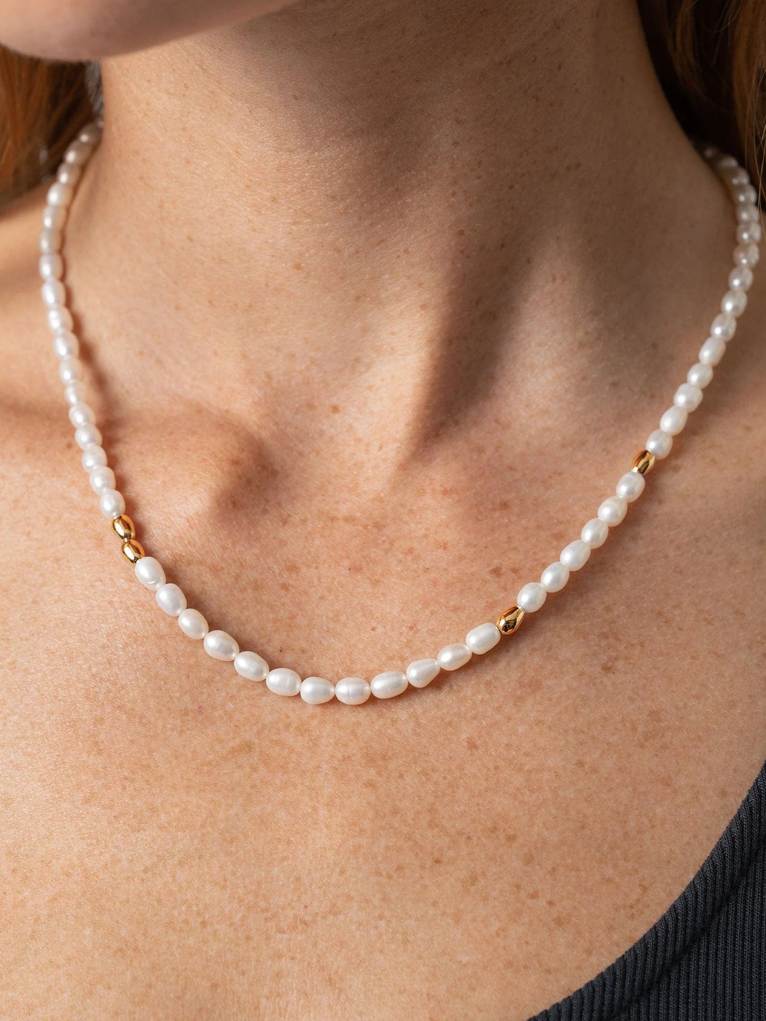3830-jacqueline-pearl-necklace-gold-1.webp