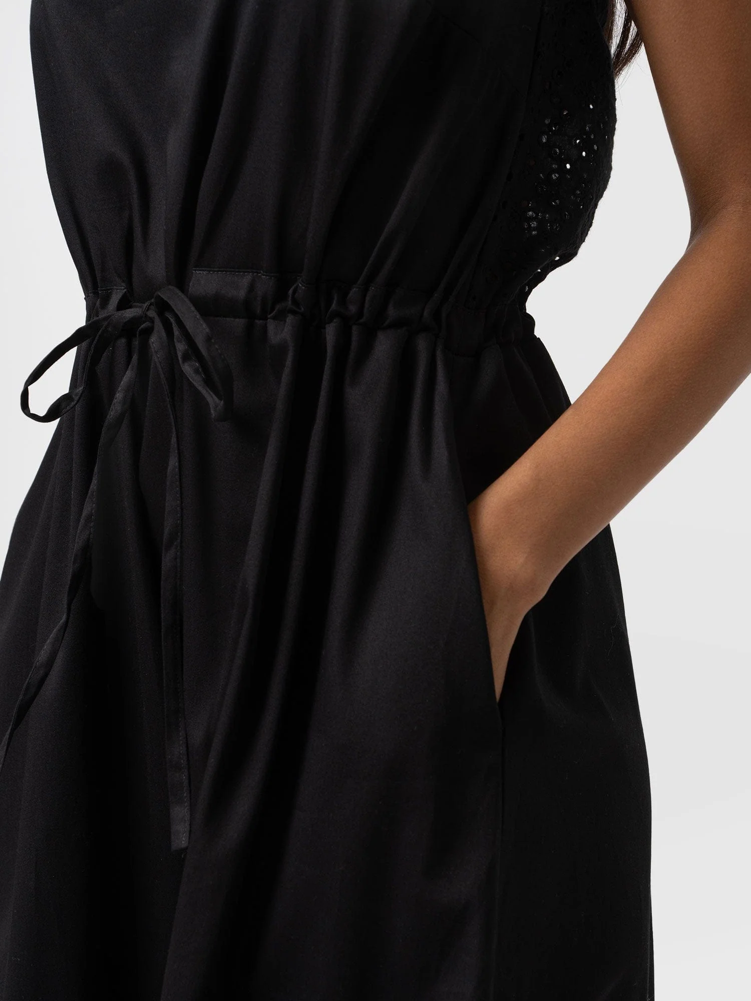 3918-kara-dress-black-broderie-1.webp