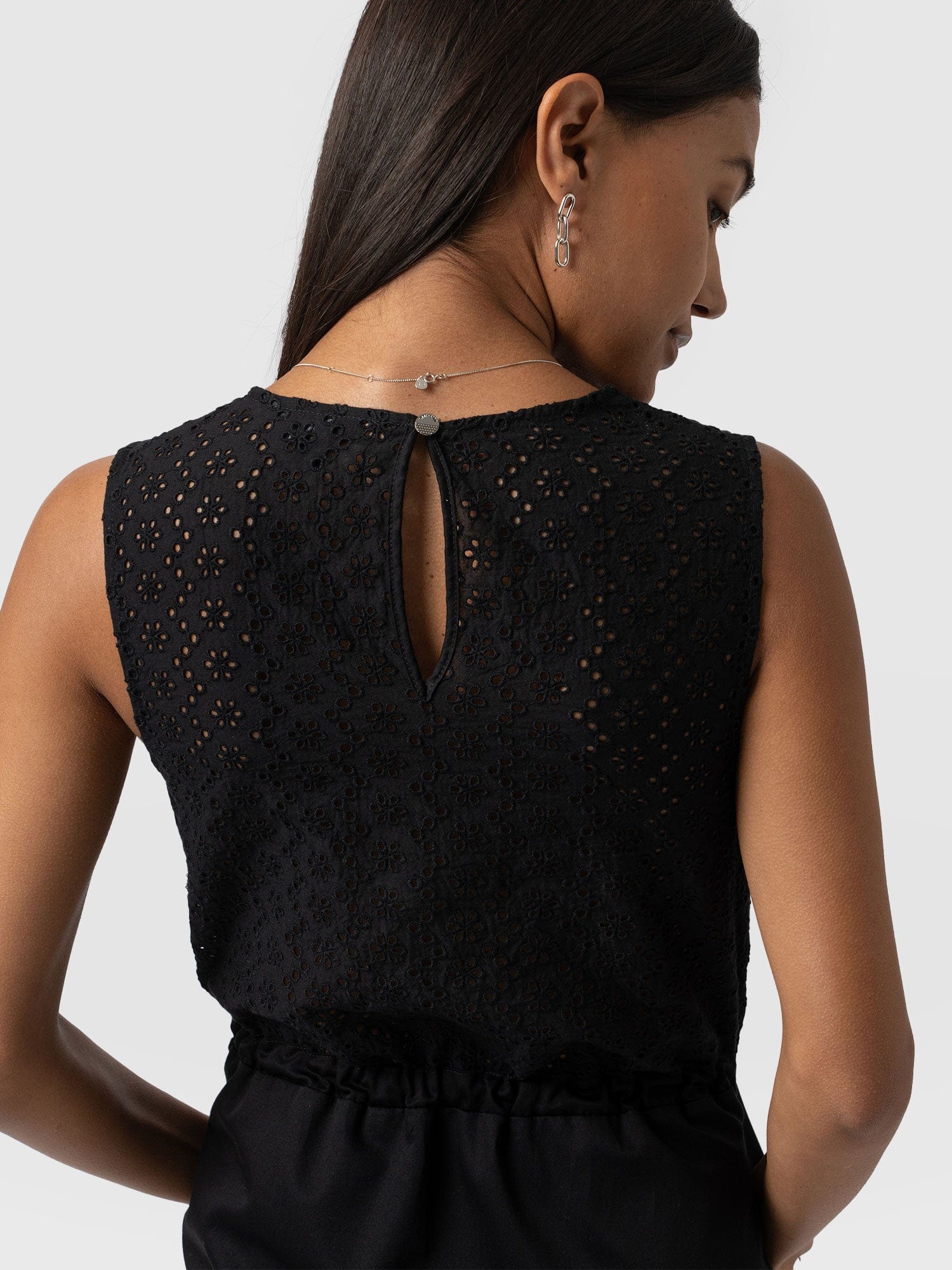 3918-kara-dress-black-broderie-1.webp