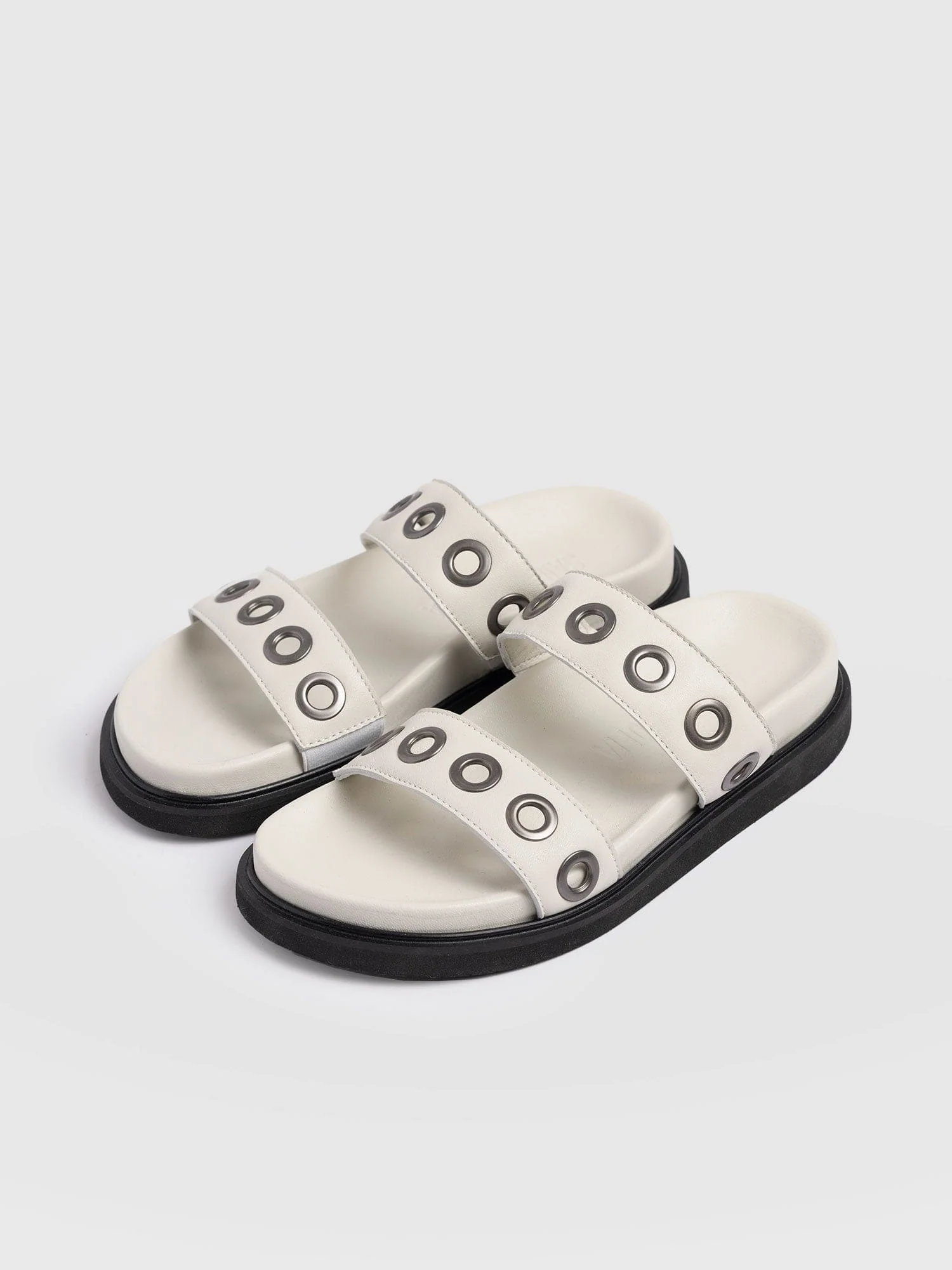 4431-madison-eyelet-slides-cream-1.webp