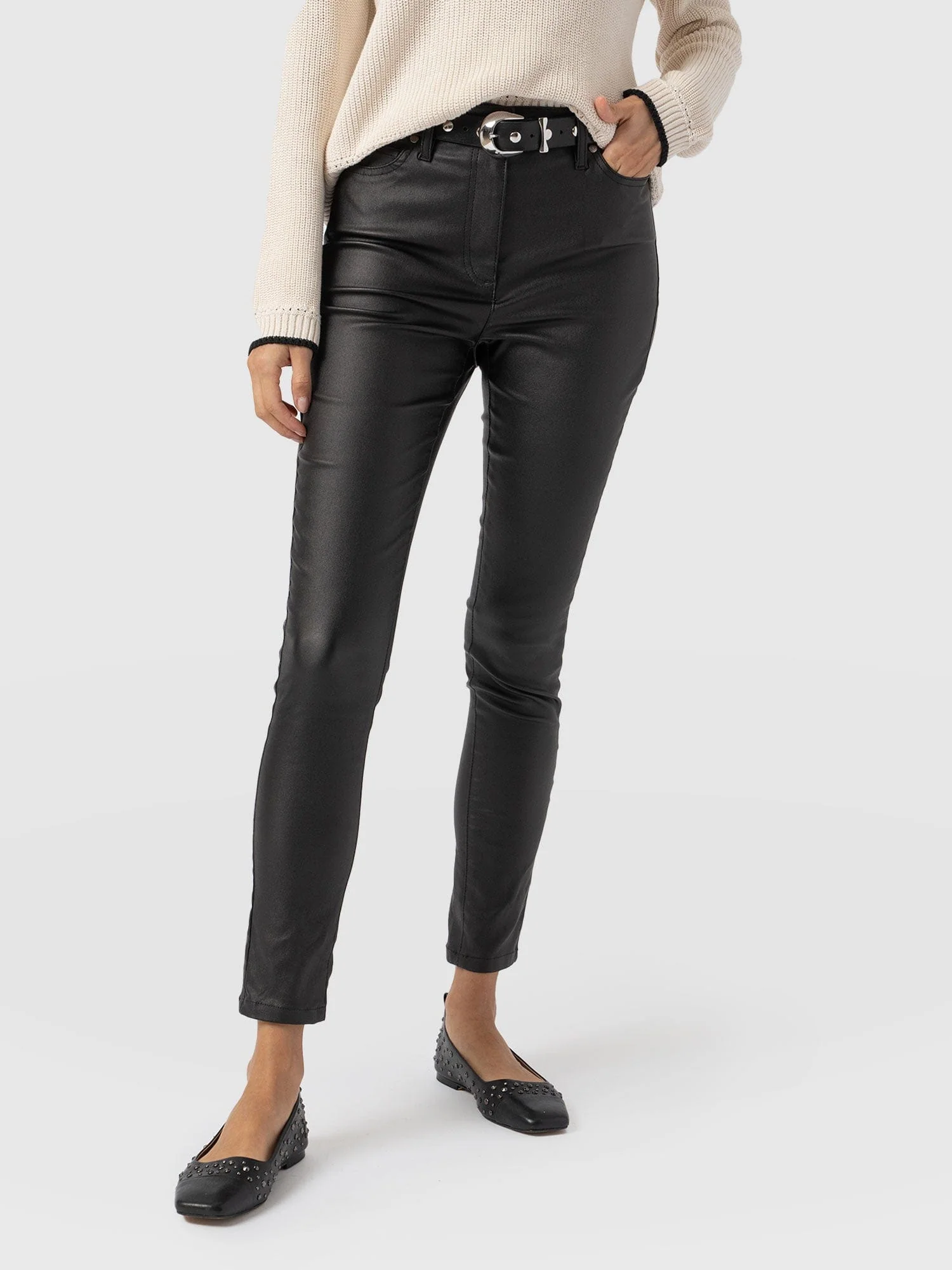 4517-maeva-skinny-pant-black-coated-1.webp