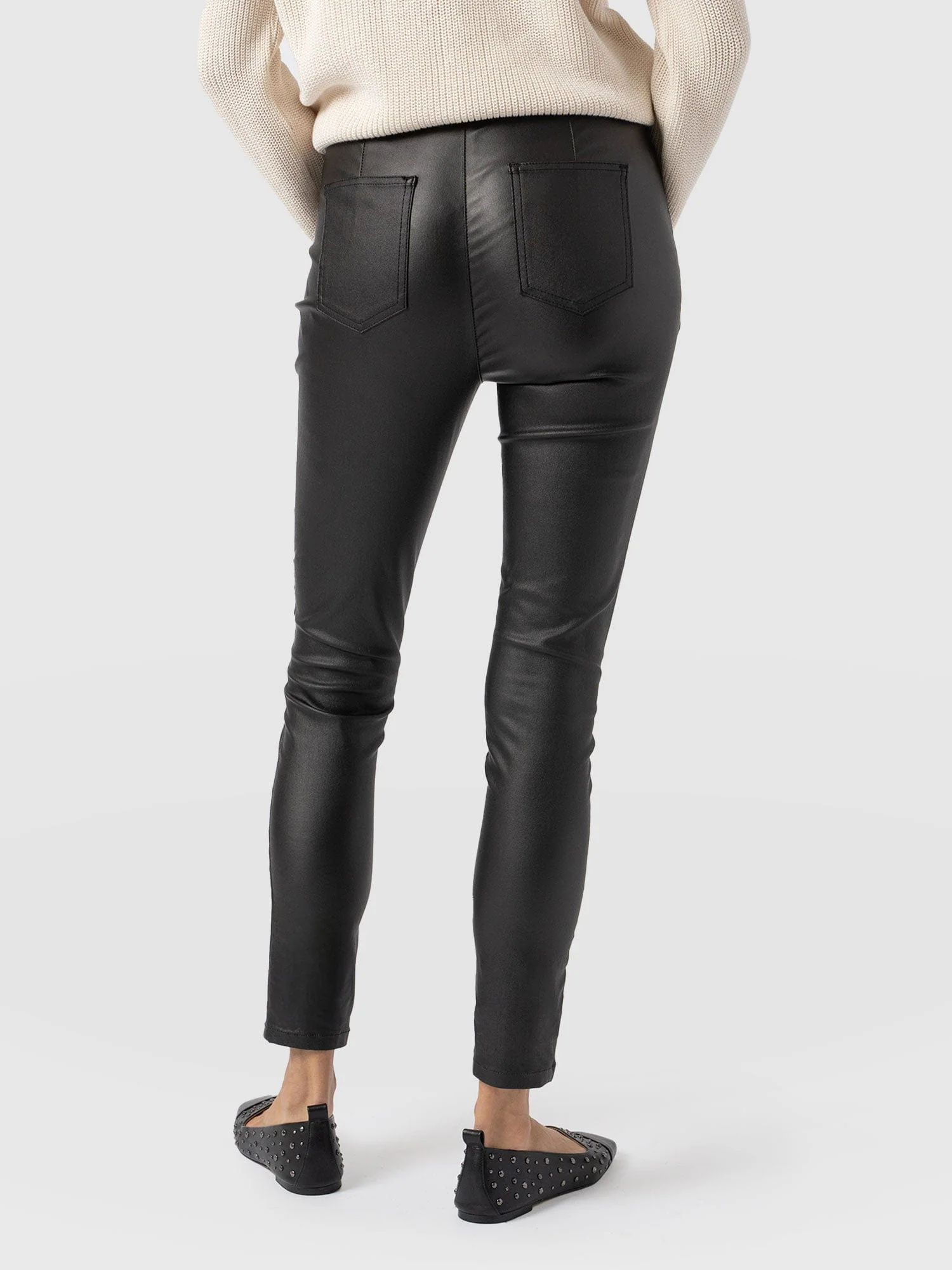 4517-maeva-skinny-pant-black-coated-1.webp
