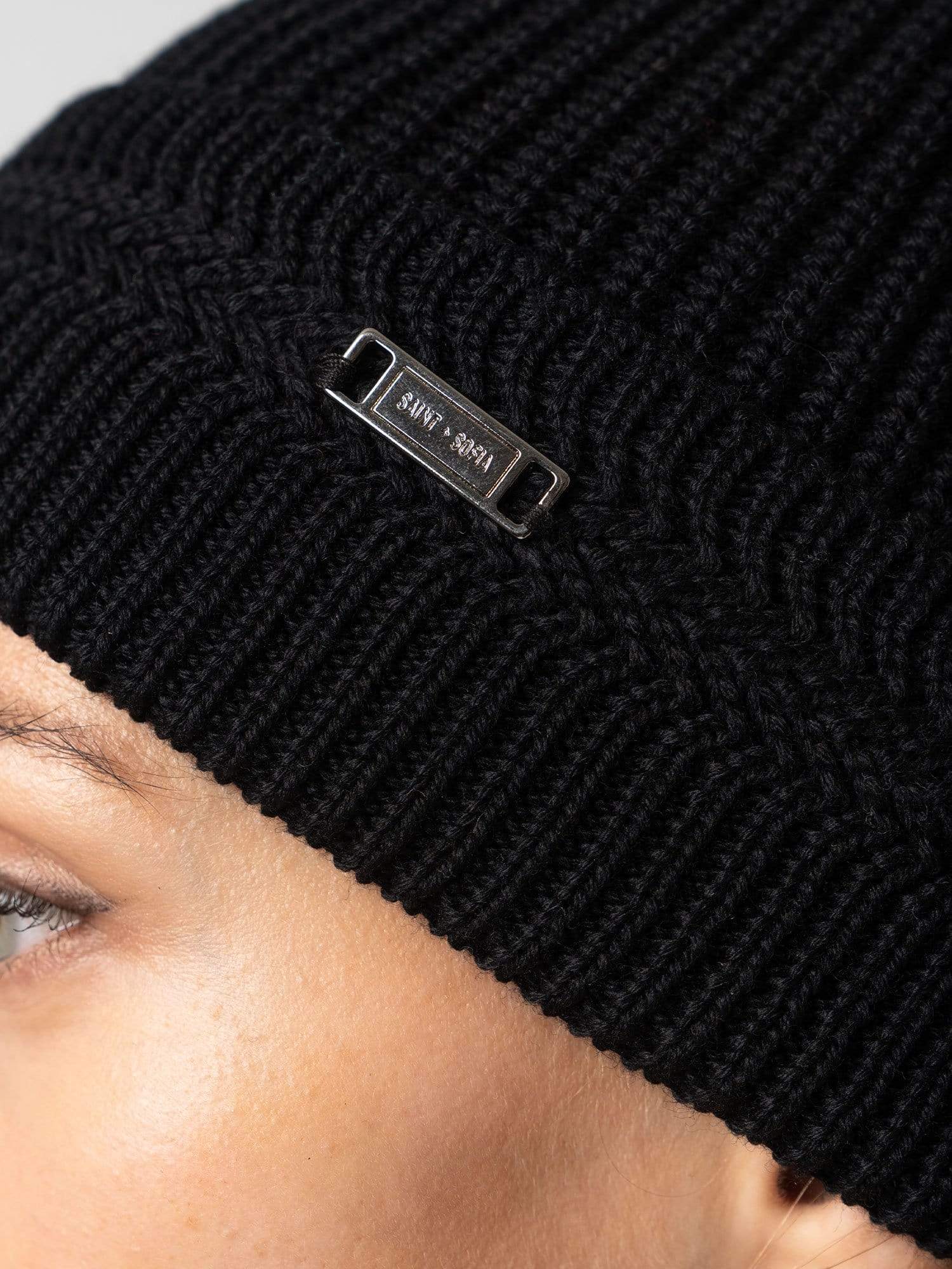 4683-merino-beanie-black-1.webp